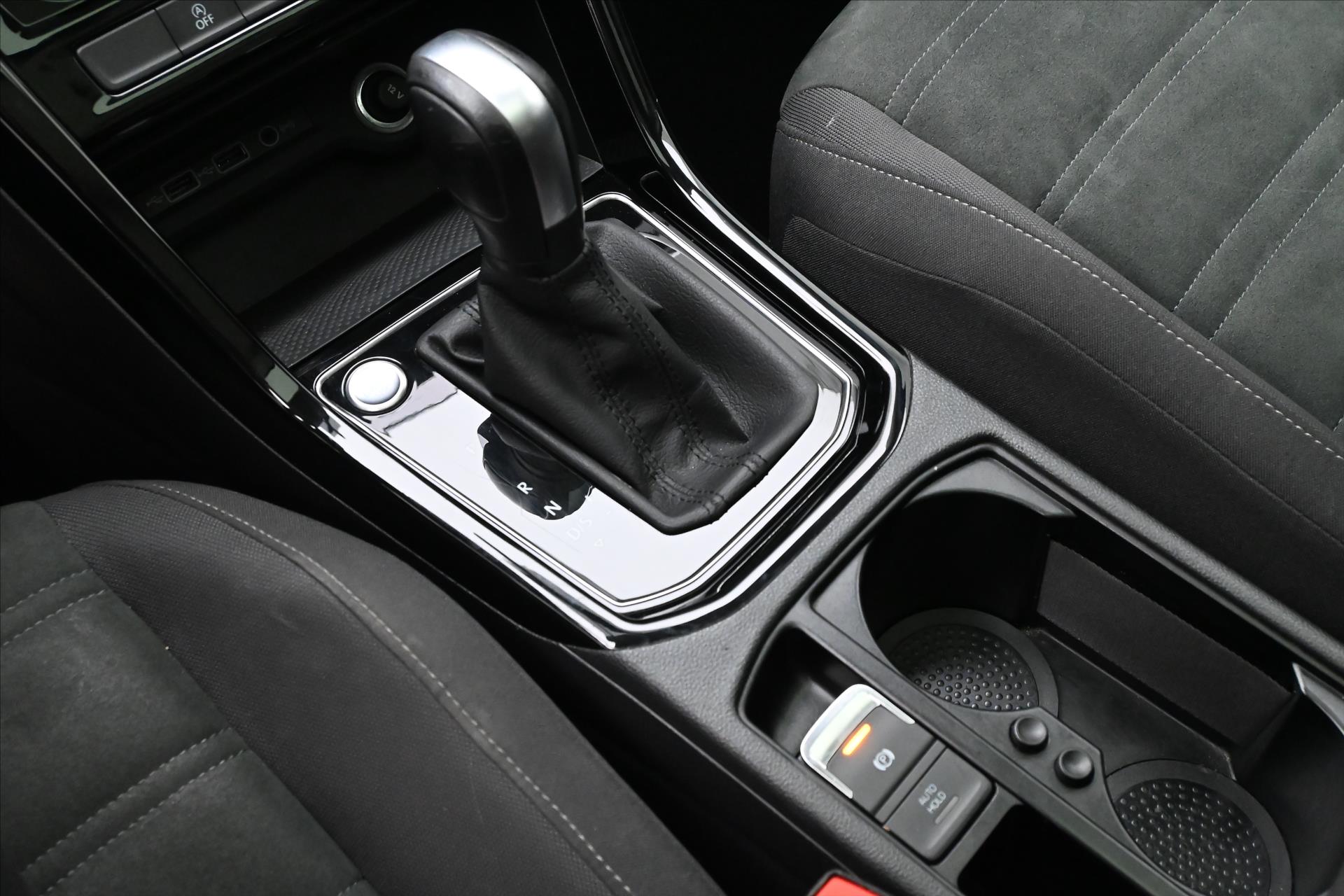 Hlavní fotografie vozu Volkswagen Touran 2,0 TDI 110kW HIGHLINE DSG Záruka až 5 let (26)