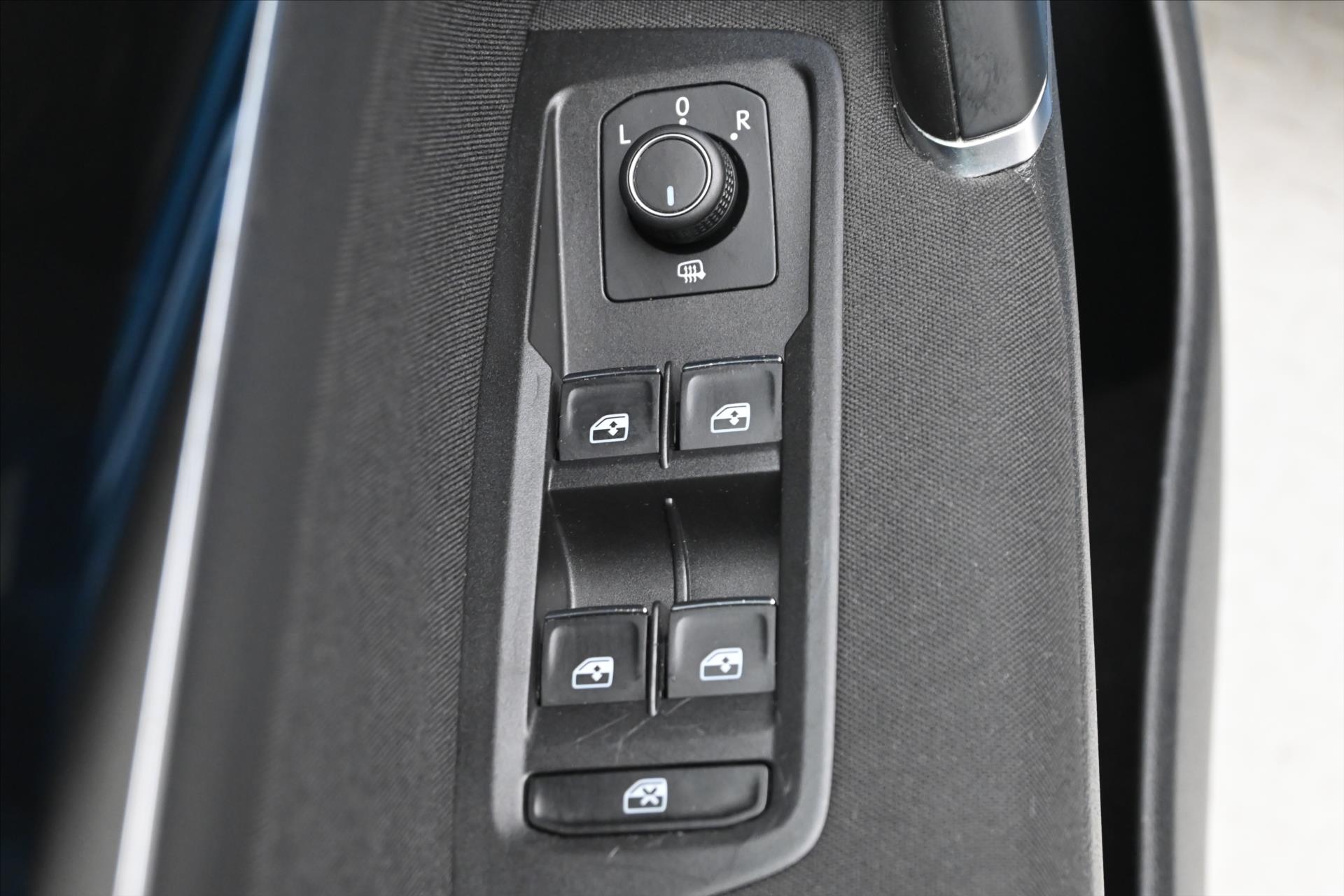 Hlavní fotografie vozu Volkswagen Touran 2,0 TDI 110kW HIGHLINE DSG Záruka až 5 let (28)