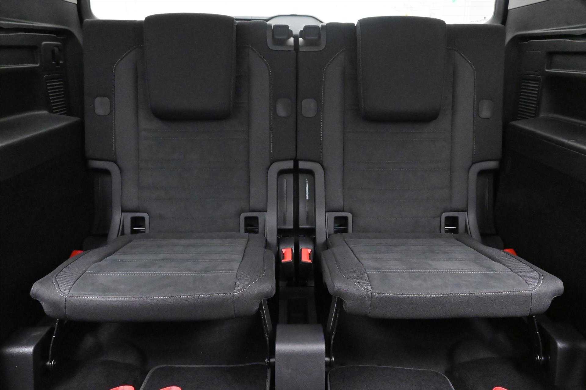 Hlavní fotografie vozu Volkswagen Touran 2,0 TDI 110kW HIGHLINE DSG Záruka až 5 let (31)