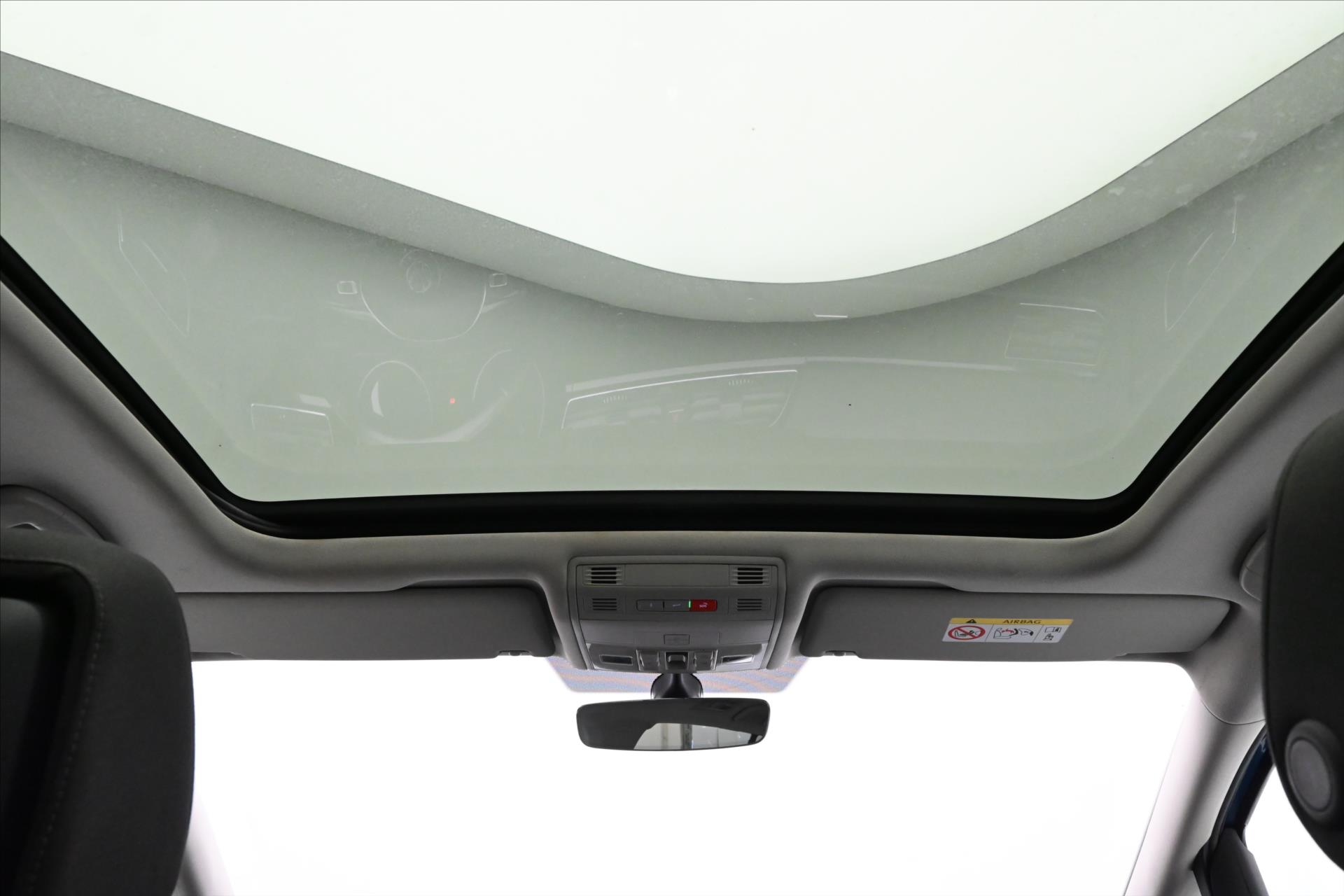 Hlavní fotografie vozu Volkswagen Touran 2,0 TDI 110kW HIGHLINE DSG Záruka až 5 let (32)