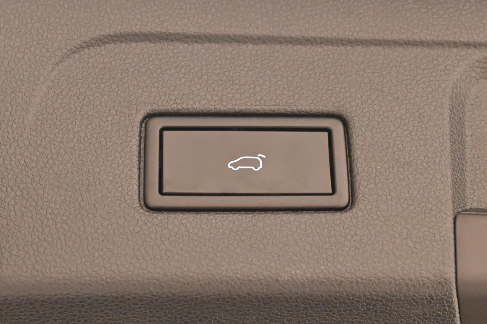 Hlavní fotografie vozu Volkswagen Touran 2,0 TDI 110kW HIGHLINE DSG Záruka až 5 let (34)