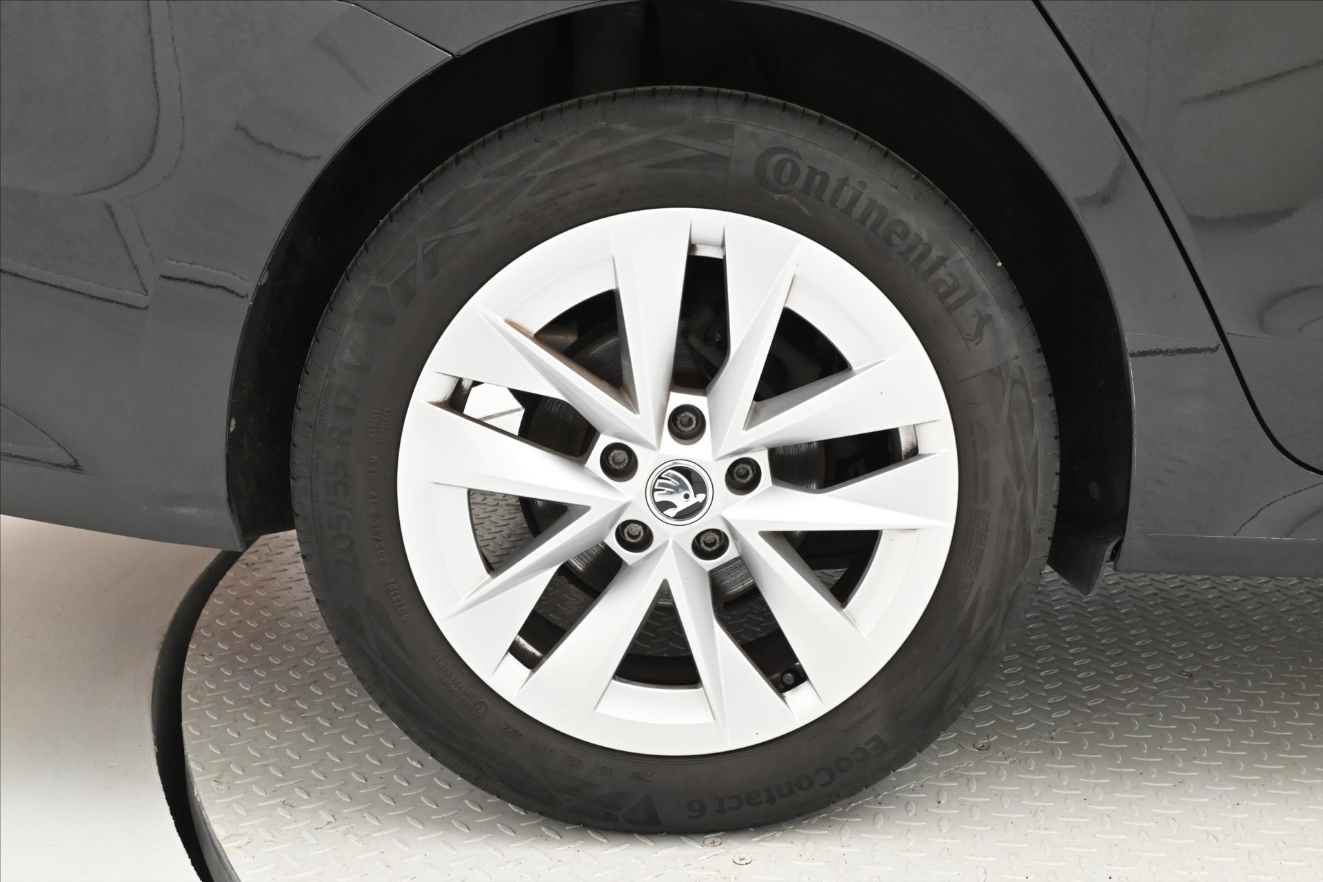 Hlavní fotografie vozu Škoda Octavia 2,0 TDI 110 kW DSG Style Záruka až 5 let (33)