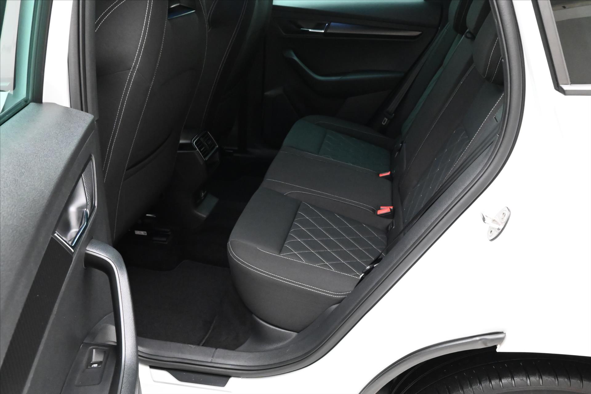 Hlavní fotografie vozu Škoda Karoq 1,5 TSi 110kW Sportline Business Záruka až 5 let (14)