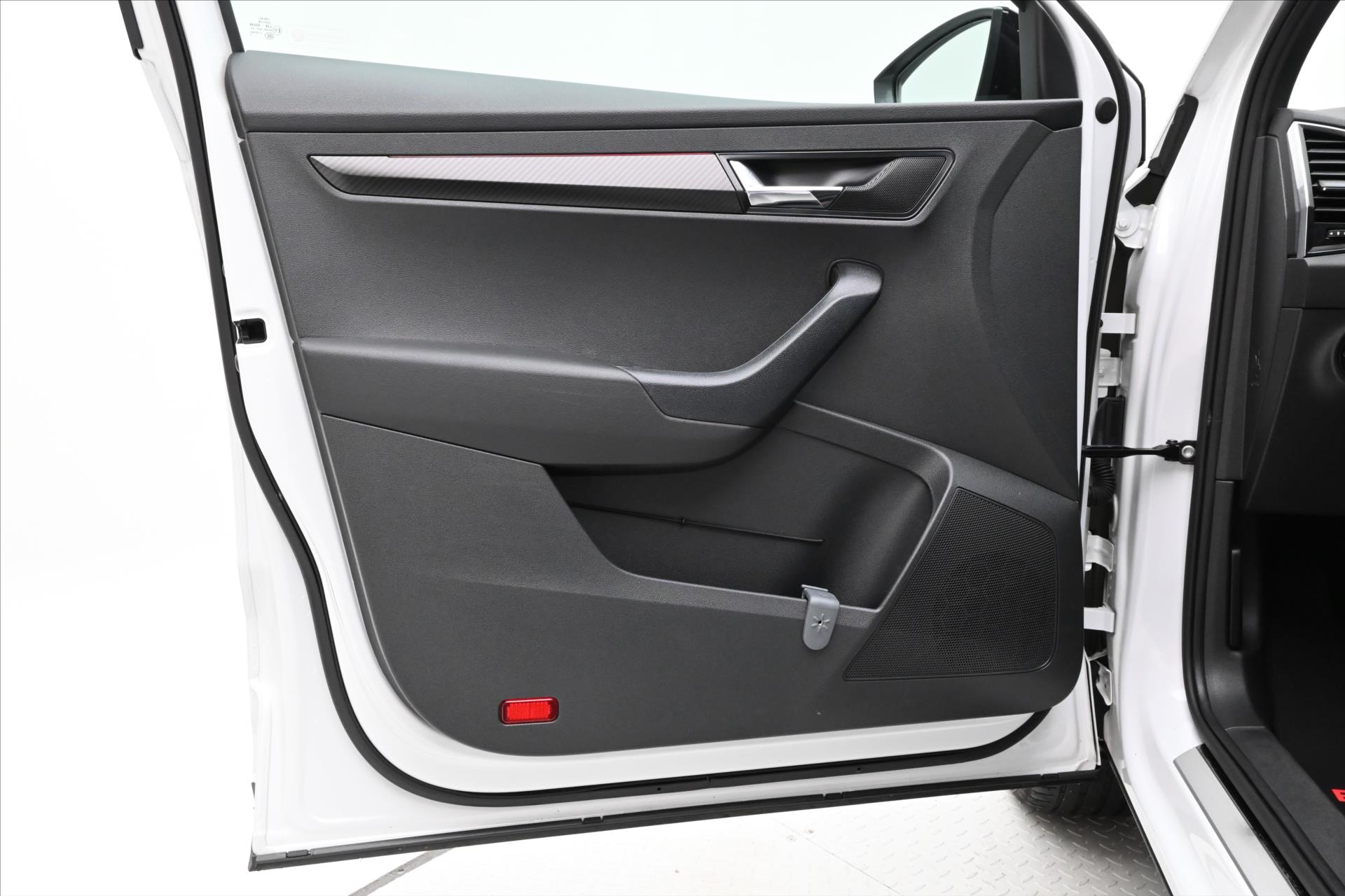 Hlavní fotografie vozu Škoda Karoq 1,5 TSi 110kW Sportline Business Záruka až 5 let (24)