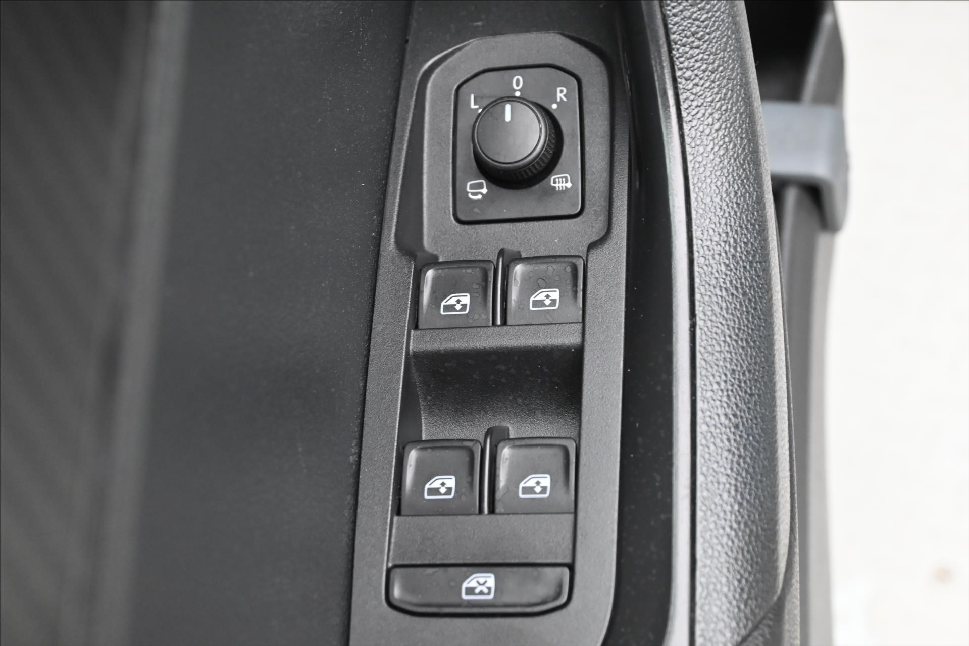 Hlavní fotografie vozu Škoda Karoq 1,5 TSi 110kW Sportline Business Záruka až 5 let (25)