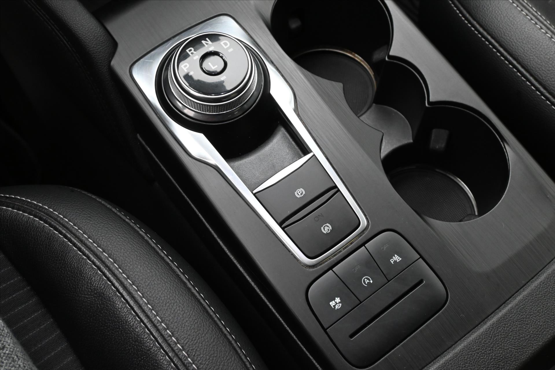 Hlavní fotografie vozu Ford Kuga 2,0 EcoBlue 140 kW AT8 AWD Záruka až 5 let (23)