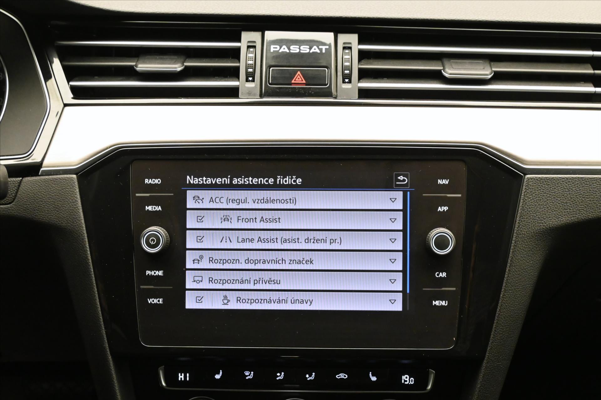 Main photo of the car Volkswagen Passat 2.0 TDI 110 kW DSG Elegance Warranty up to 5 years (21)