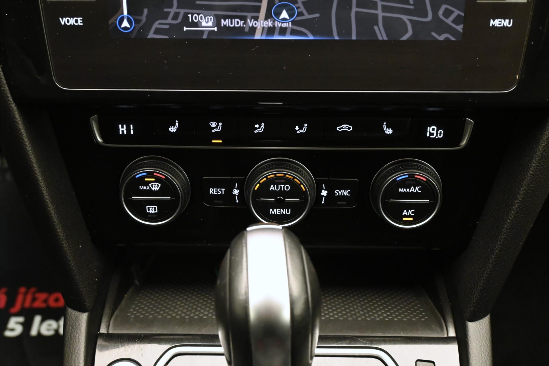 Main photo of the car Volkswagen Passat 2.0 TDI 110 kW DSG Elegance Warranty up to 5 years (23)