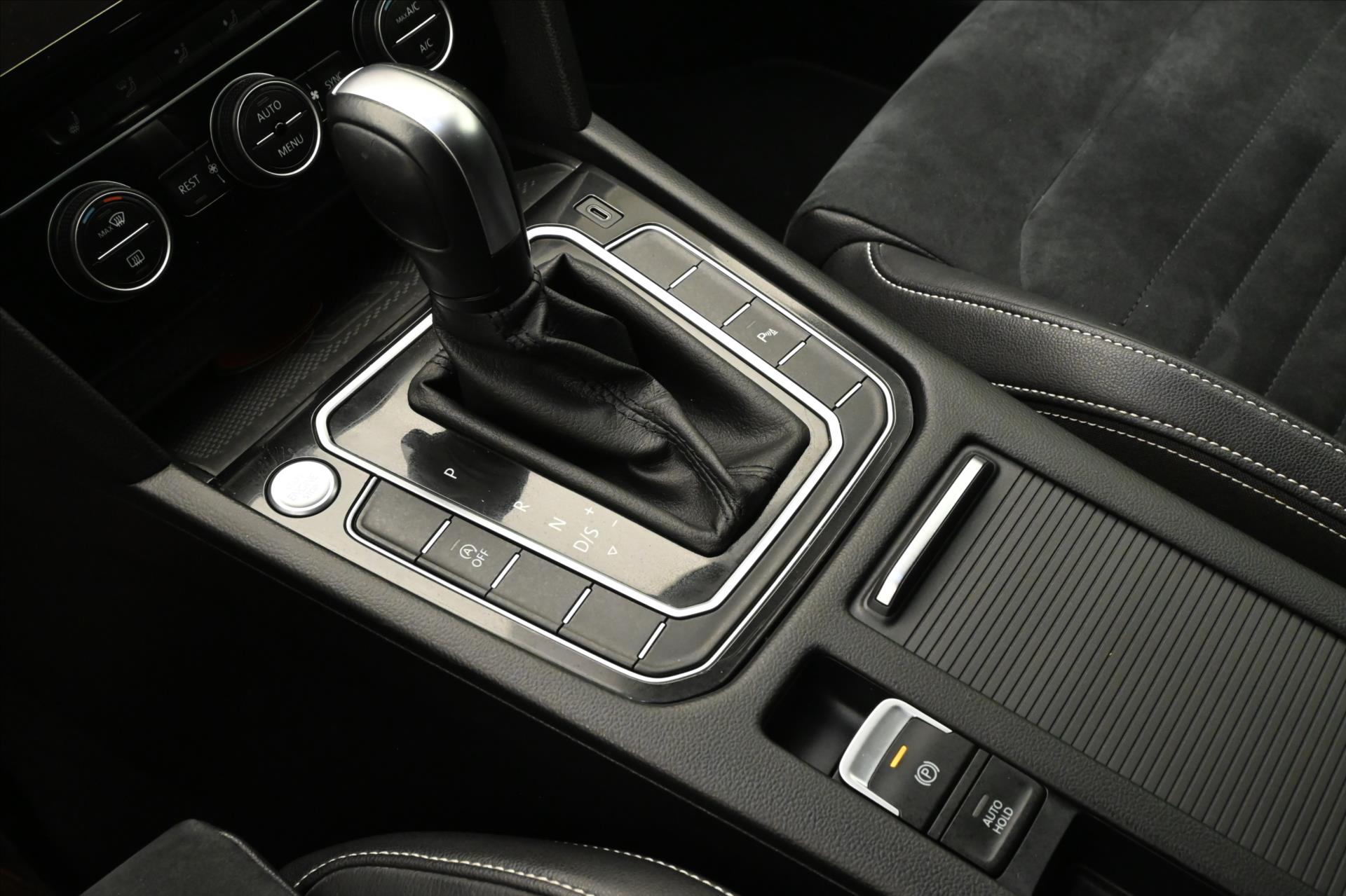 Main photo of the car Volkswagen Passat 2.0 TDI 110 kW DSG Elegance Warranty up to 5 years (25)