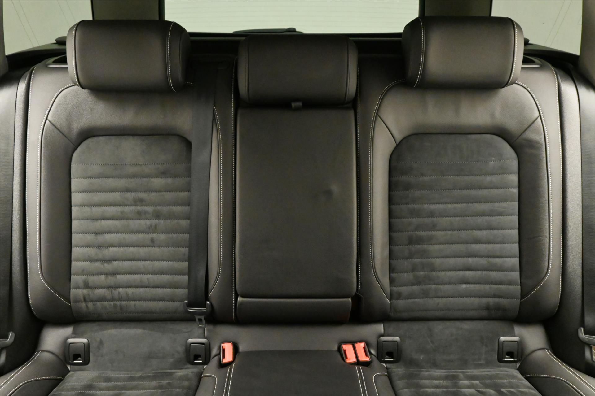 Main photo of the car Volkswagen Passat 2.0 TDI 110 kW DSG Elegance Warranty up to 5 years (29)