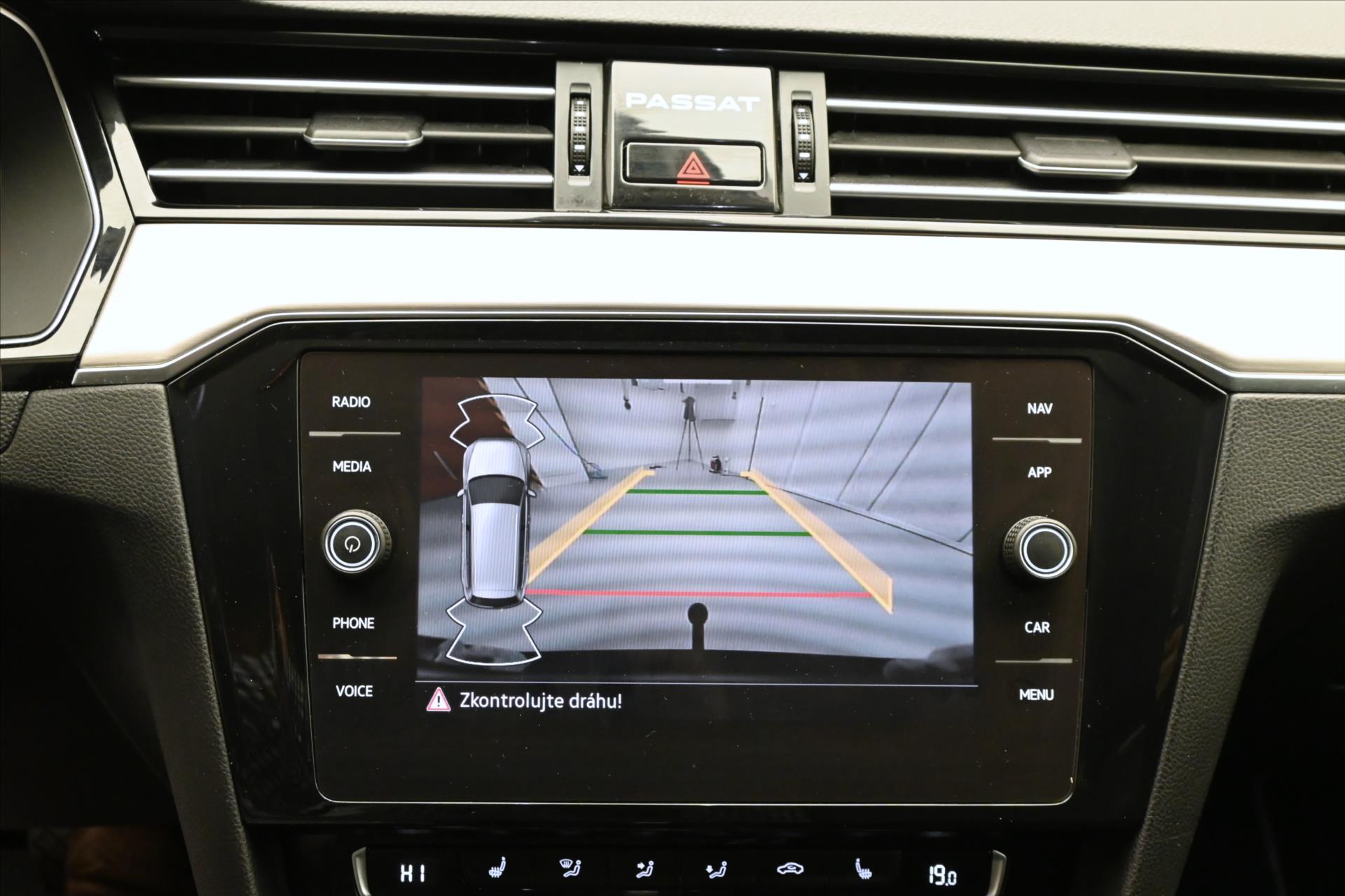 Hlavní fotografie vozu Volkswagen Passat 2,0 TDI 110 kW DSG Elegance Záruka až 5 let (22)