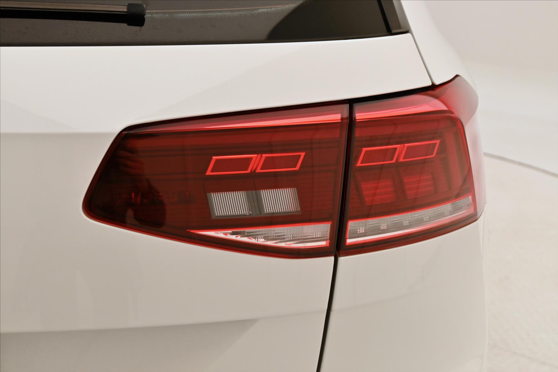 Main photo of the car Volkswagen Passat 2.0 TDI 110 kW DSG Elegance Warranty up to 5 years (33)