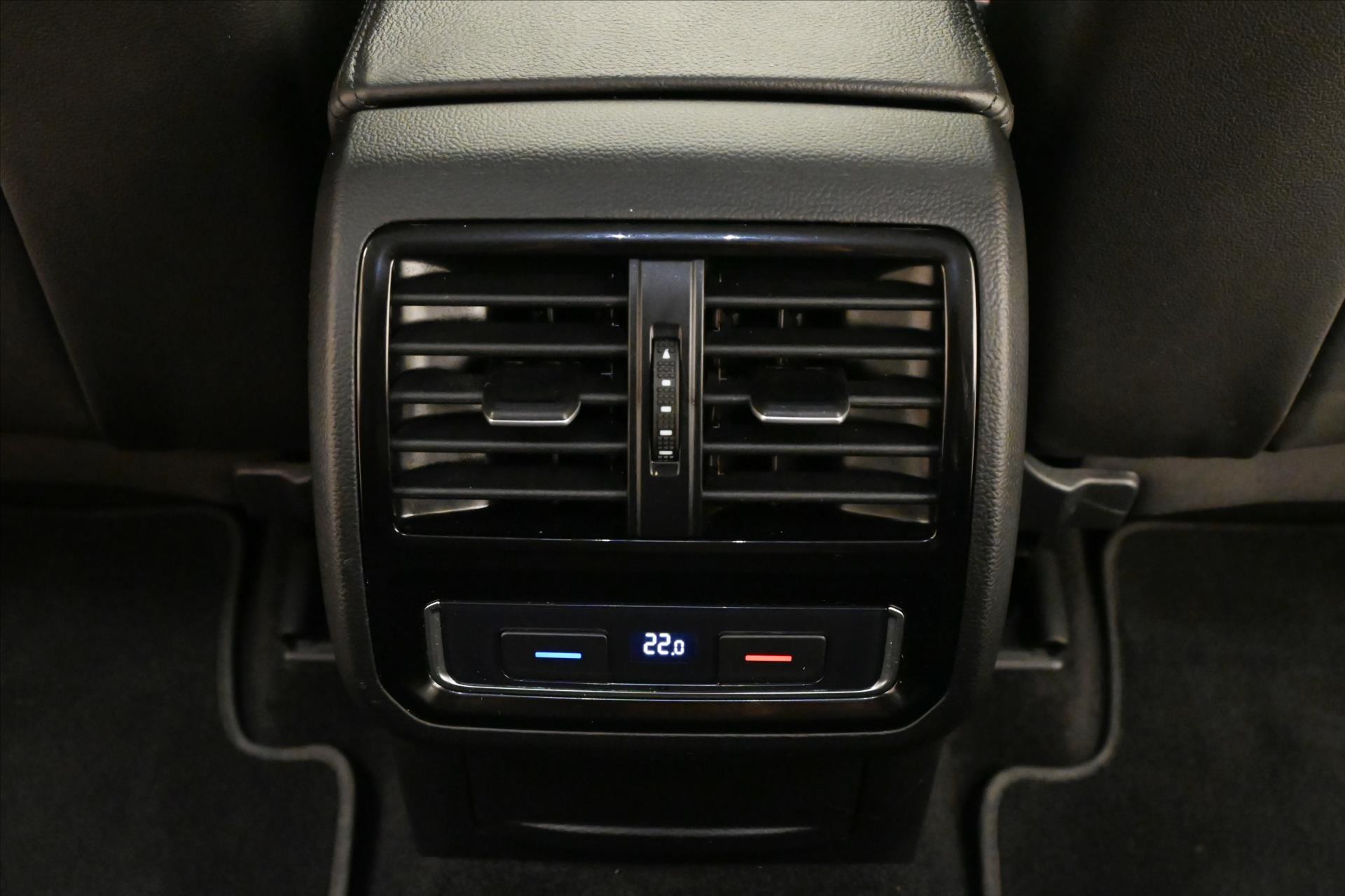 Hlavní fotografie vozu Volkswagen Passat 2,0 TDI 110 kW DSG Elegance Záruka až 5 let (24)