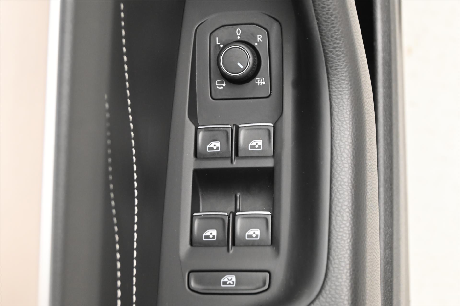 Hlavní fotografie vozu Volkswagen Passat 2,0 TDI 110 kW DSG Elegance Záruka až 5 let (27)