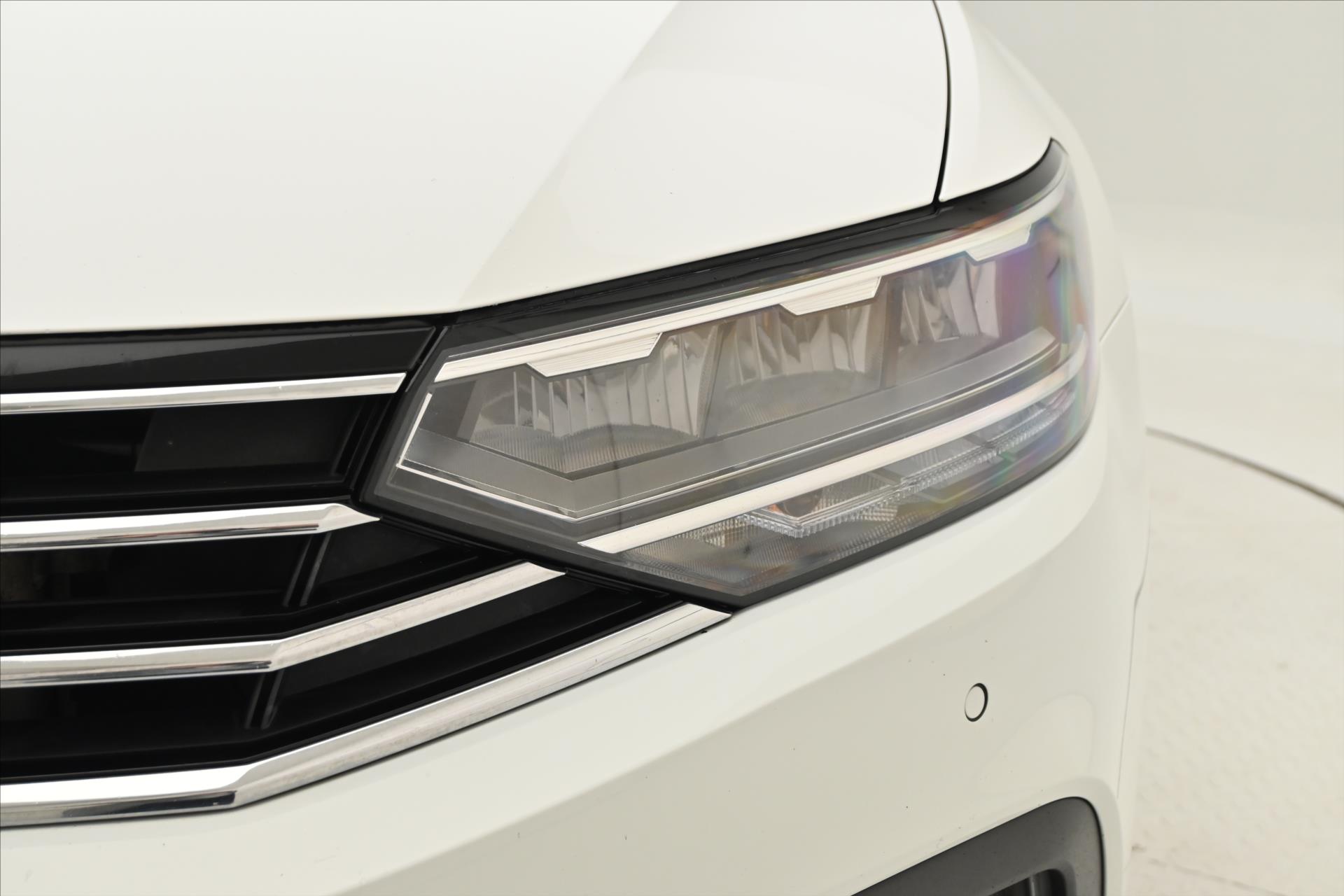 Hlavní fotografie vozu Volkswagen Passat 2,0 TDI 110 kW DSG Elegance Záruka až 5 let (32)