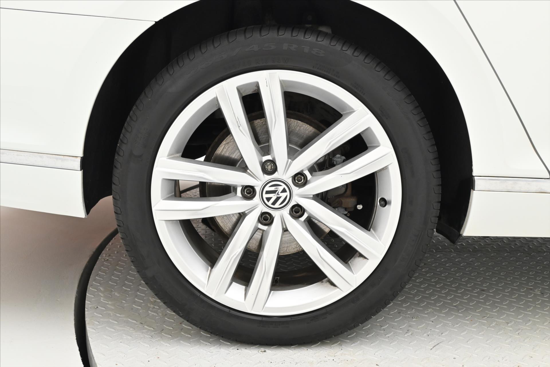 Hlavní fotografie vozu Volkswagen Passat 2,0 TDI 110 kW DSG Elegance Záruka až 5 let (34)