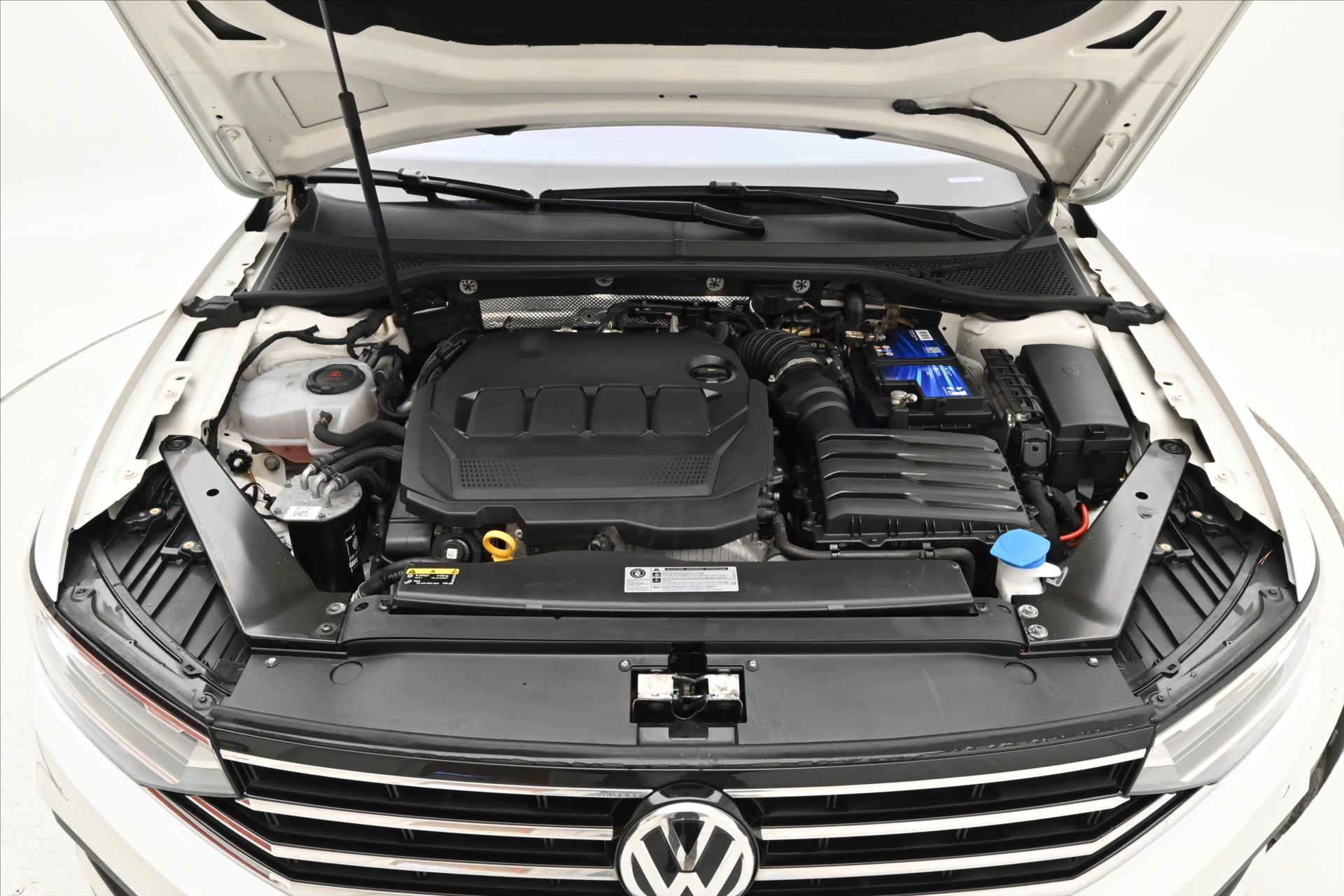 Main photo of the car Volkswagen Passat 2.0 TDI 110 kW DSG Elegance Warranty up to 5 years (10)