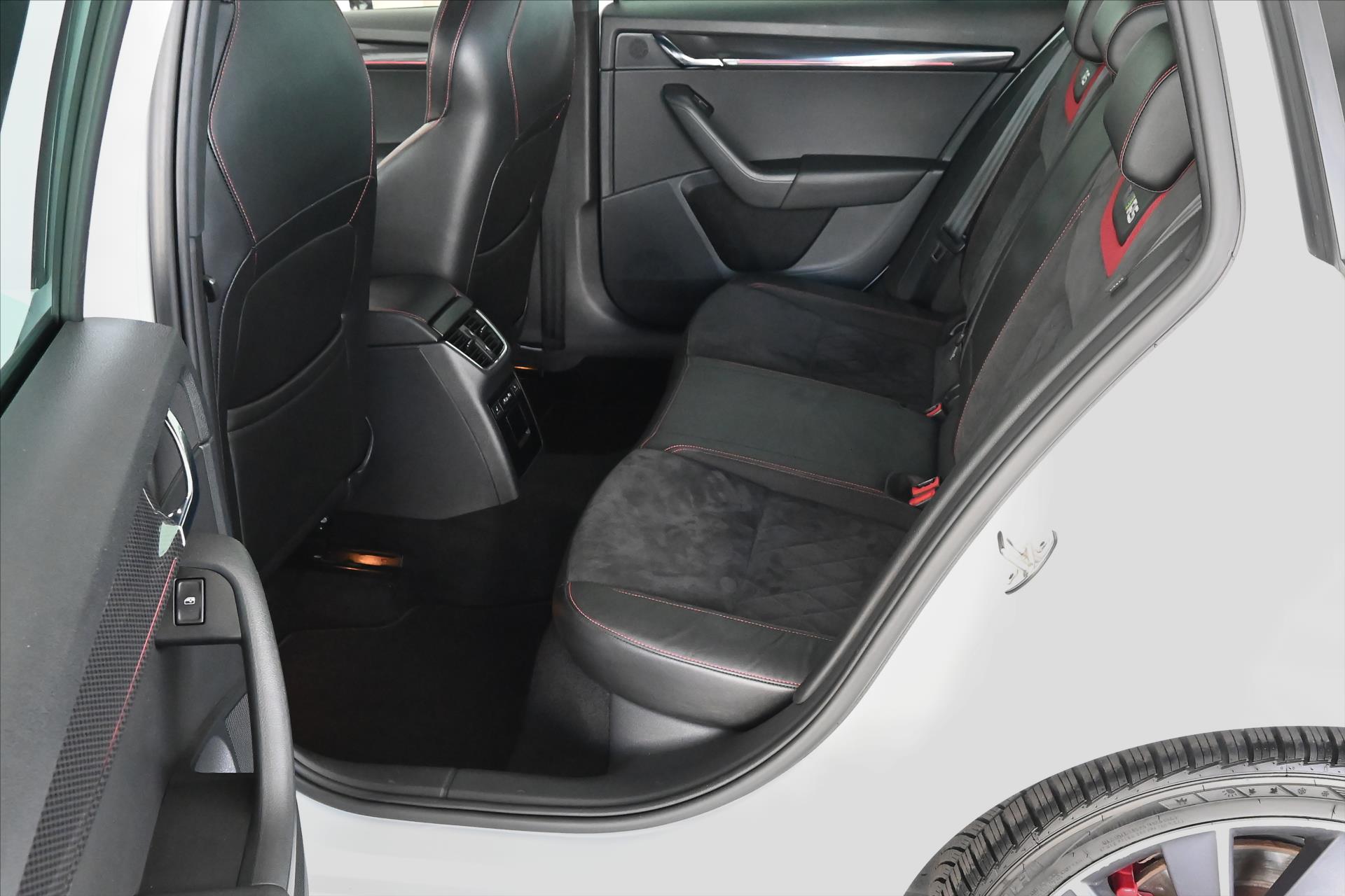 Main photo of the car Skoda Octavia 2.0 RS TDI 135 kW DSG 4x4 Warranty up to 5 years (11)