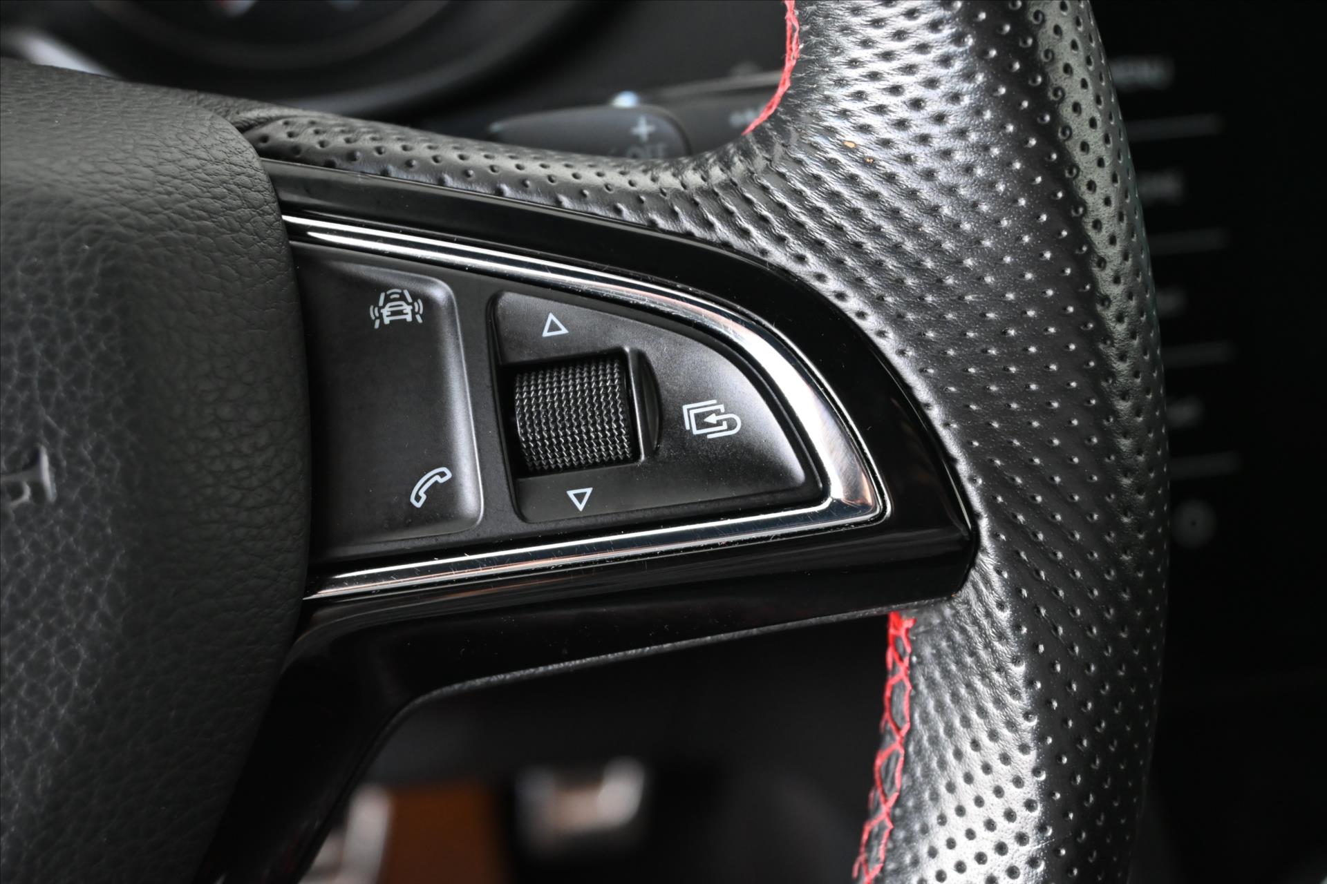 Main photo of the car Skoda Octavia 2.0 RS TDI 135 kW DSG 4x4 Warranty up to 5 years (19)