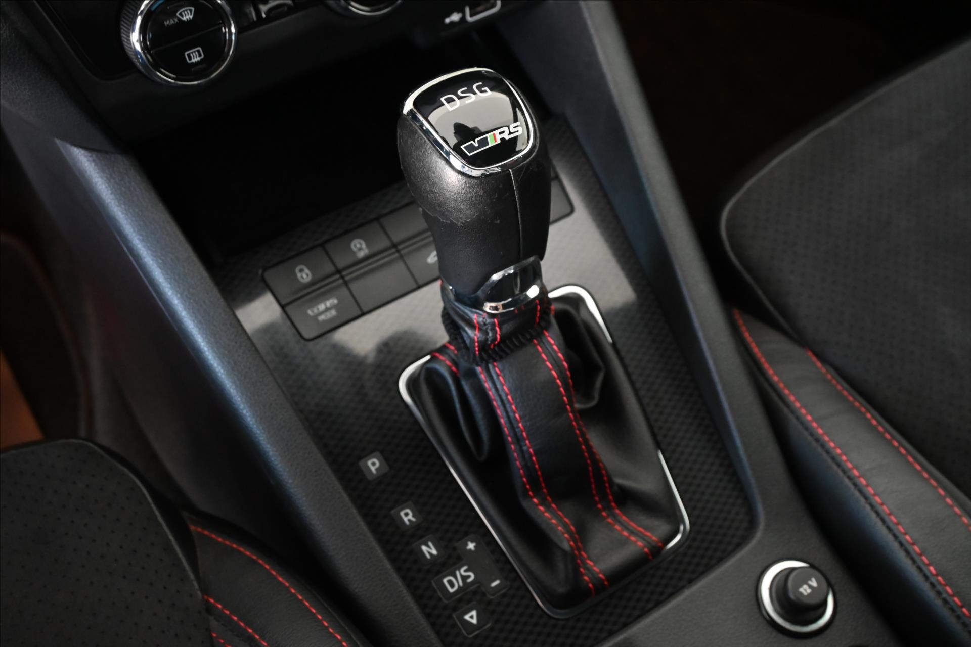 Main photo of the car Skoda Octavia 2.0 RS TDI 135 kW DSG 4x4 Warranty up to 5 years (29)