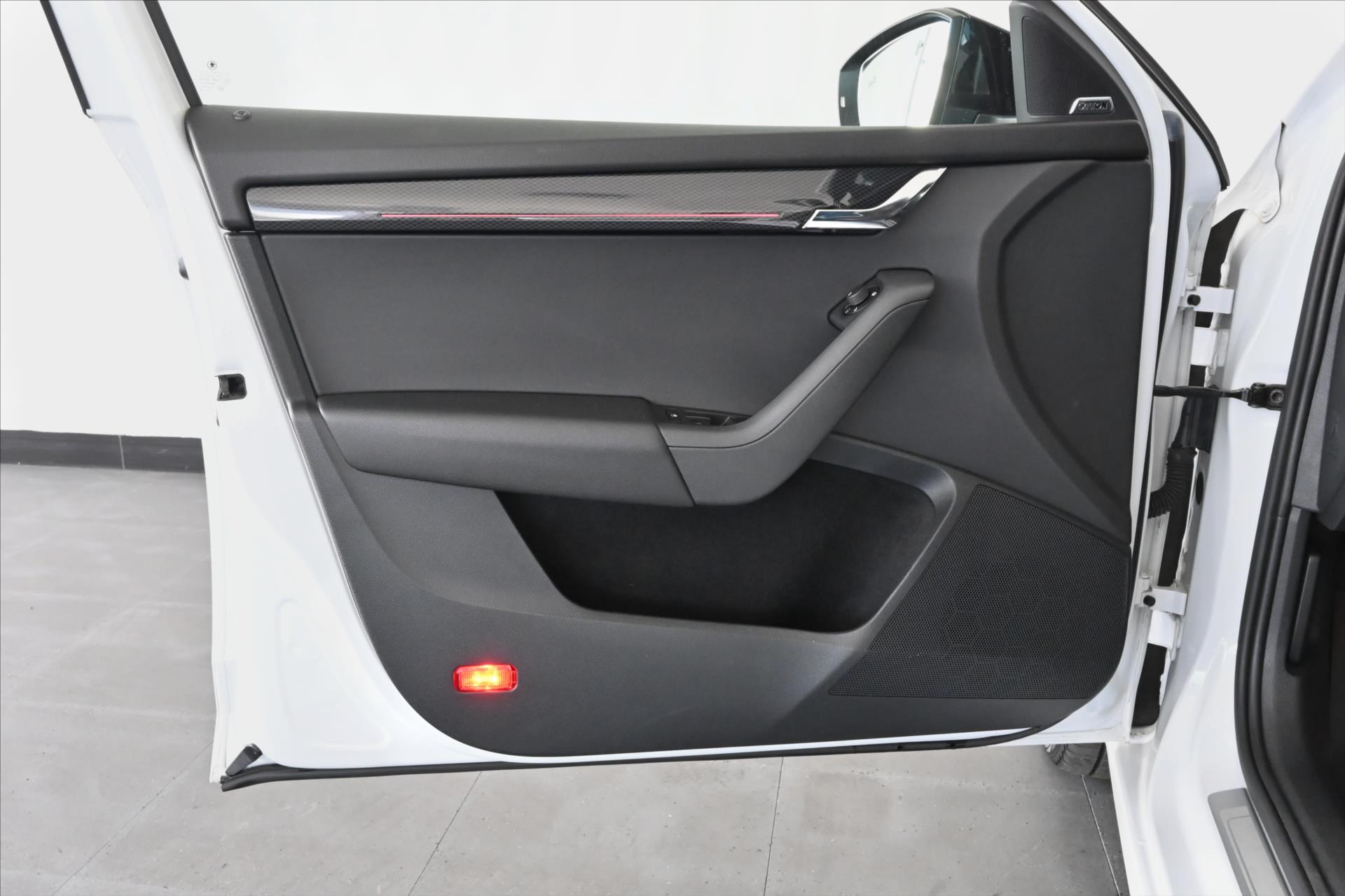 Main photo of the car Skoda Octavia 2.0 RS TDI 135 kW DSG 4x4 Warranty up to 5 years (30)