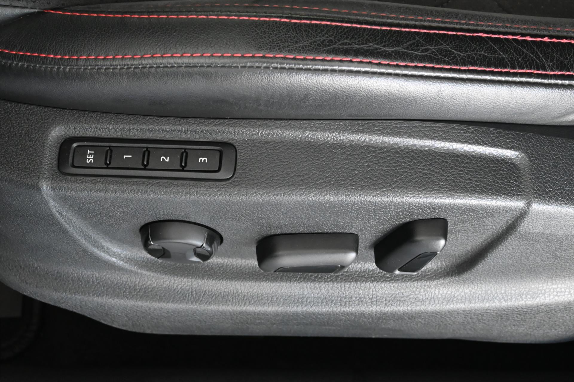 Main photo of the car Skoda Octavia 2.0 RS TDI 135 kW DSG 4x4 Warranty up to 5 years (35)