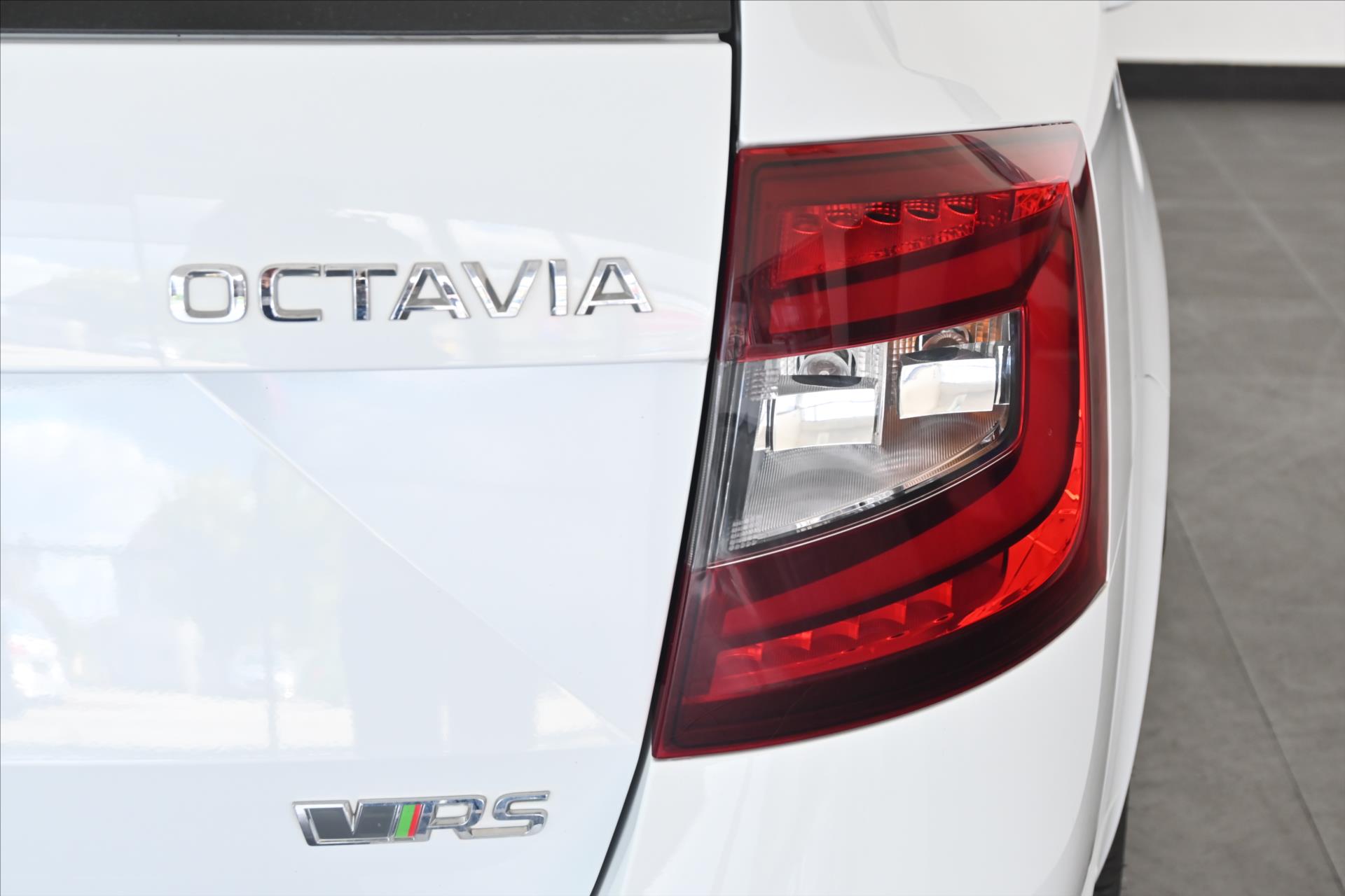 Main photo of the car Skoda Octavia 2.0 RS TDI 135 kW DSG 4x4 Warranty up to 5 years (40)