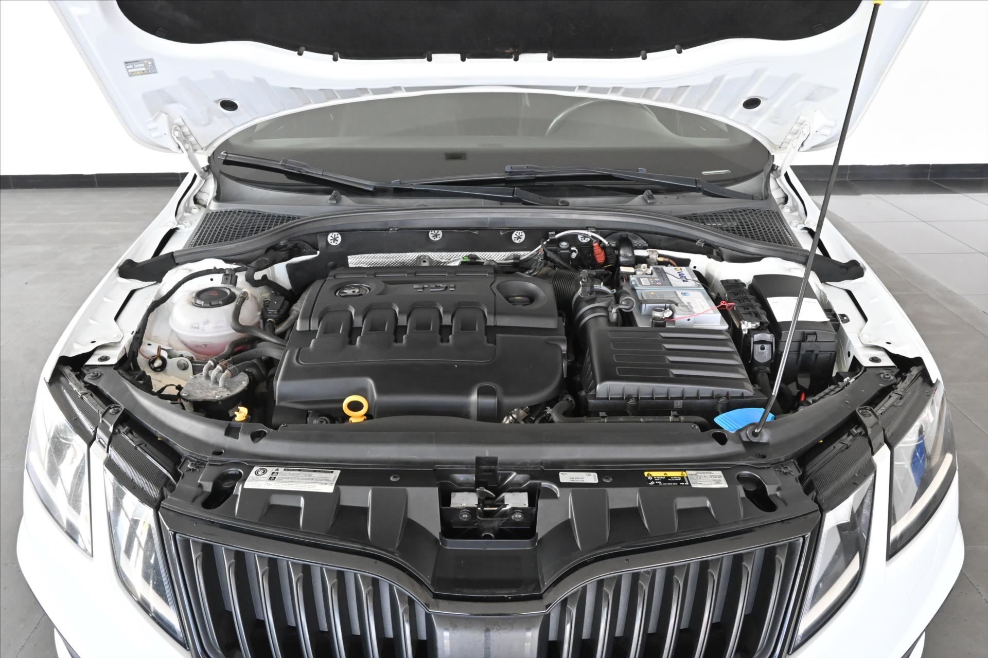 Main photo of the car Skoda Octavia 2.0 RS TDI 135 kW DSG 4x4 Warranty up to 5 years (6)