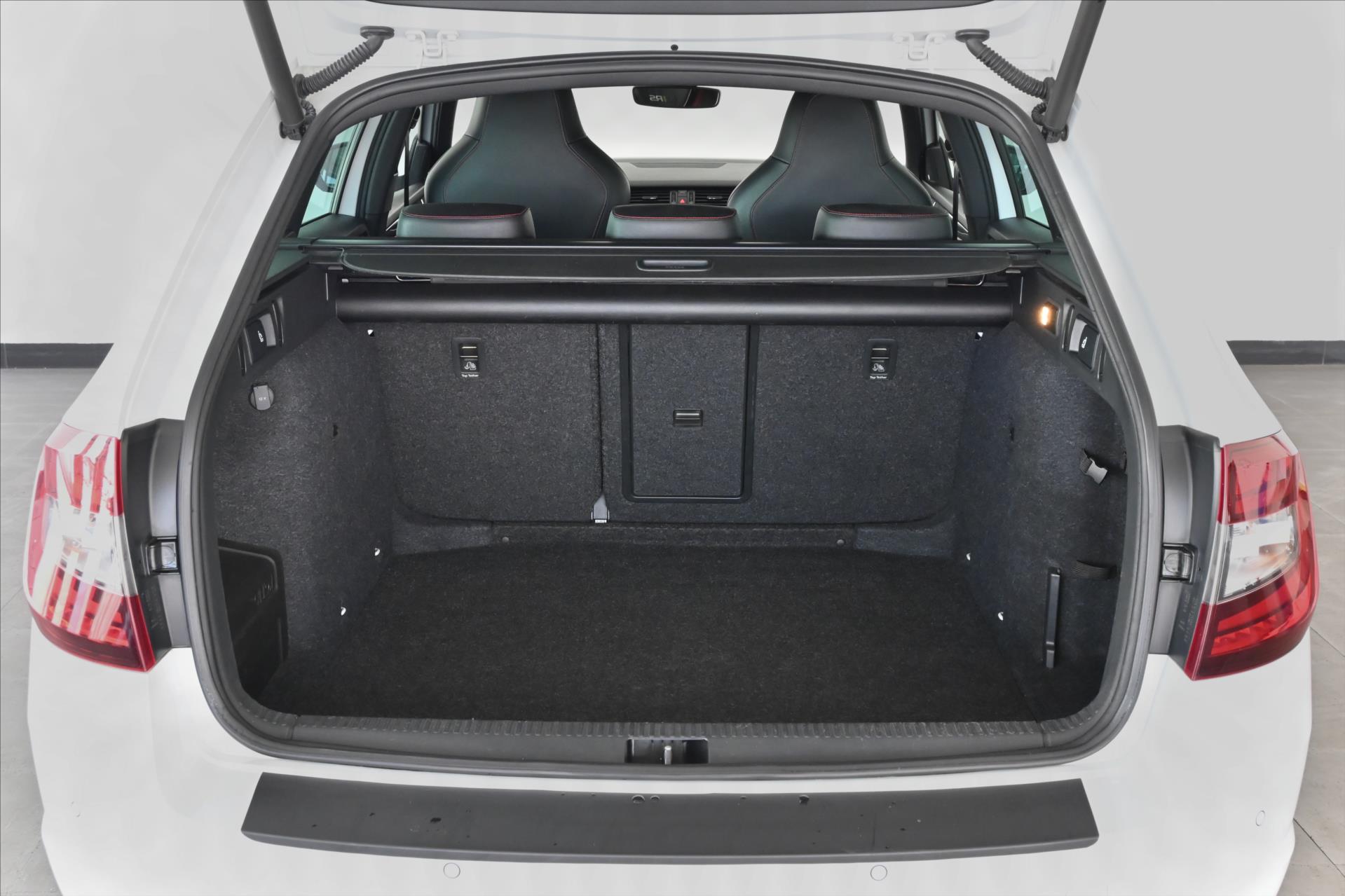 Main photo of the car Skoda Octavia 2.0 RS TDI 135 kW DSG 4x4 Warranty up to 5 years (7)