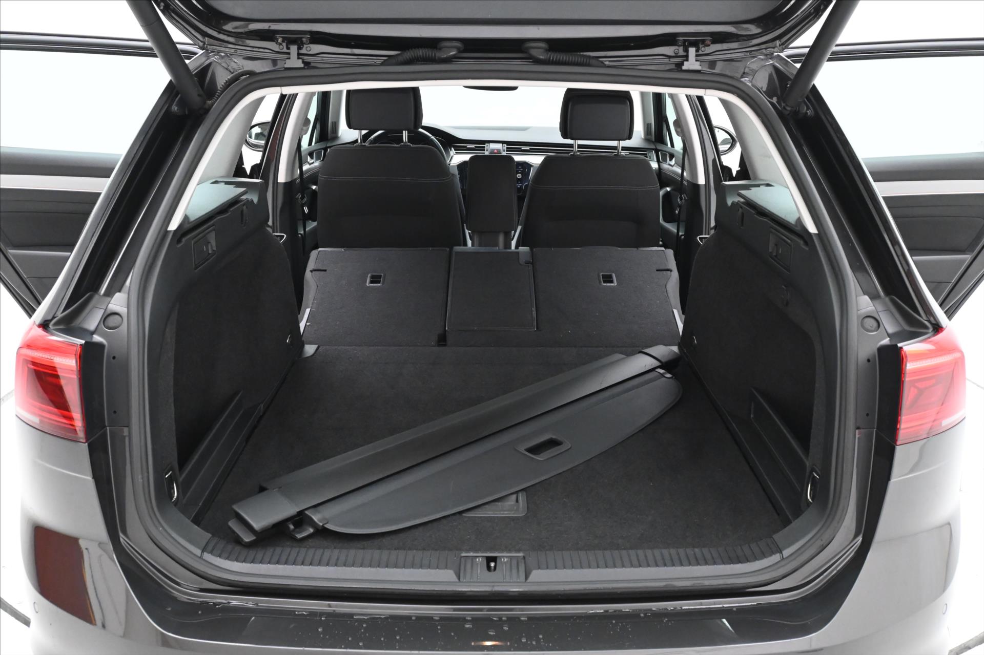 Main photo of the car Volkswagen Passat 2.0 TDI 90 kW DSG Business Warranty up to 5 years (12)