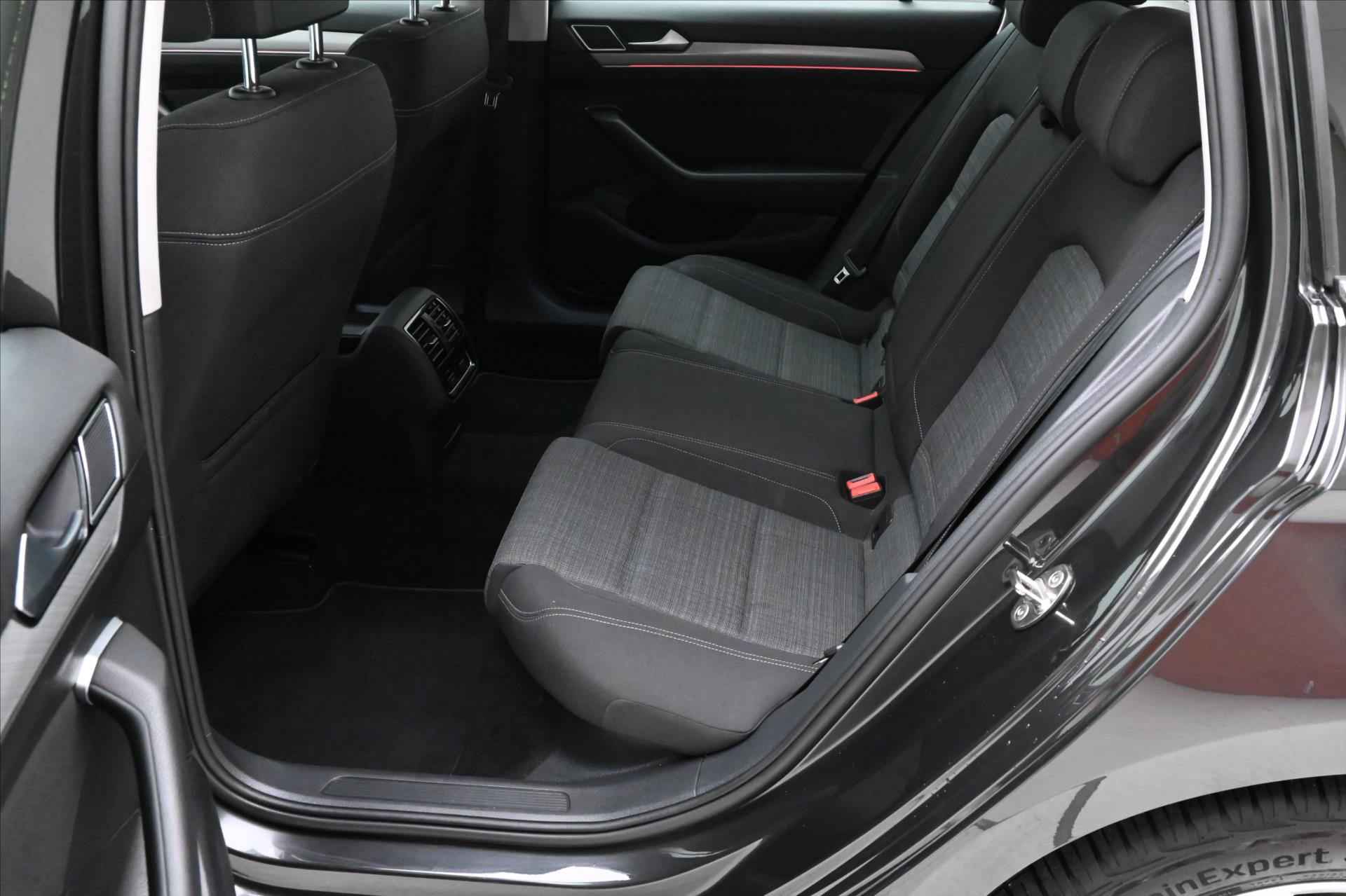 Main photo of the car Volkswagen Passat 2.0 TDI 90 kW DSG Business Warranty up to 5 years (15)