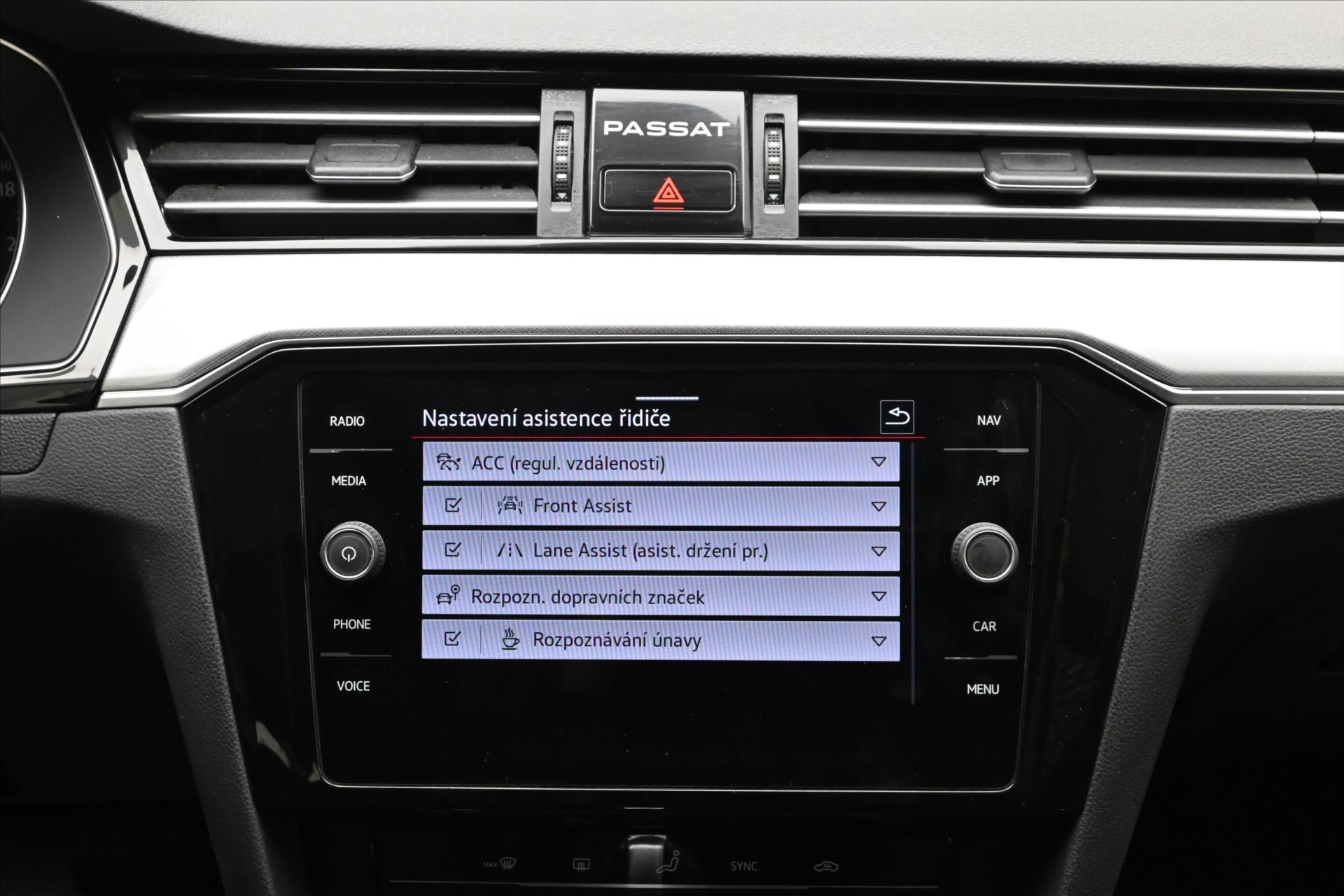 Main photo of the car Volkswagen Passat 2.0 TDI 90 kW DSG Business Warranty up to 5 years (21)