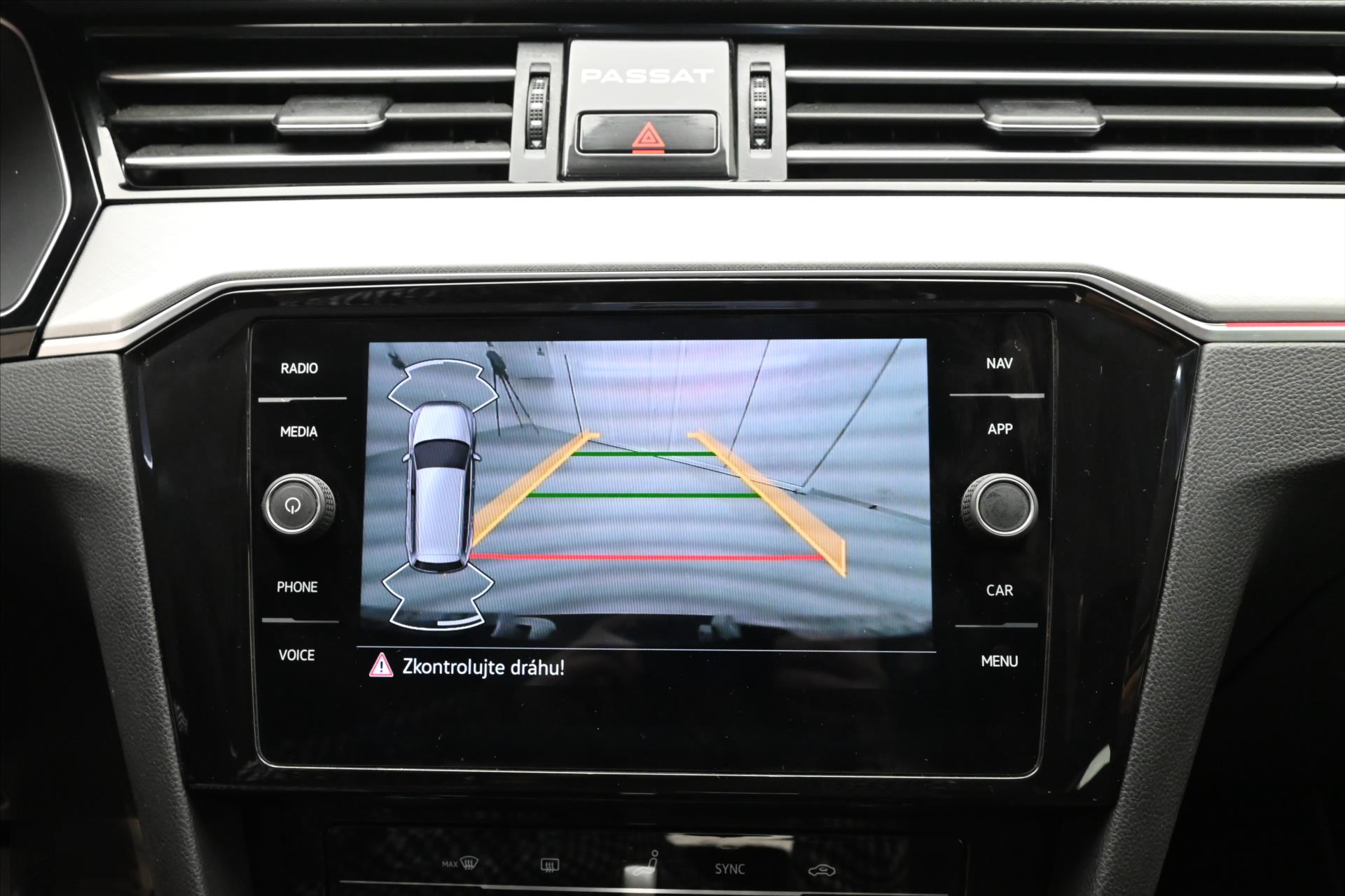 Main photo of the car Volkswagen Passat 2.0 TDI 90 kW DSG Business Warranty up to 5 years (22)