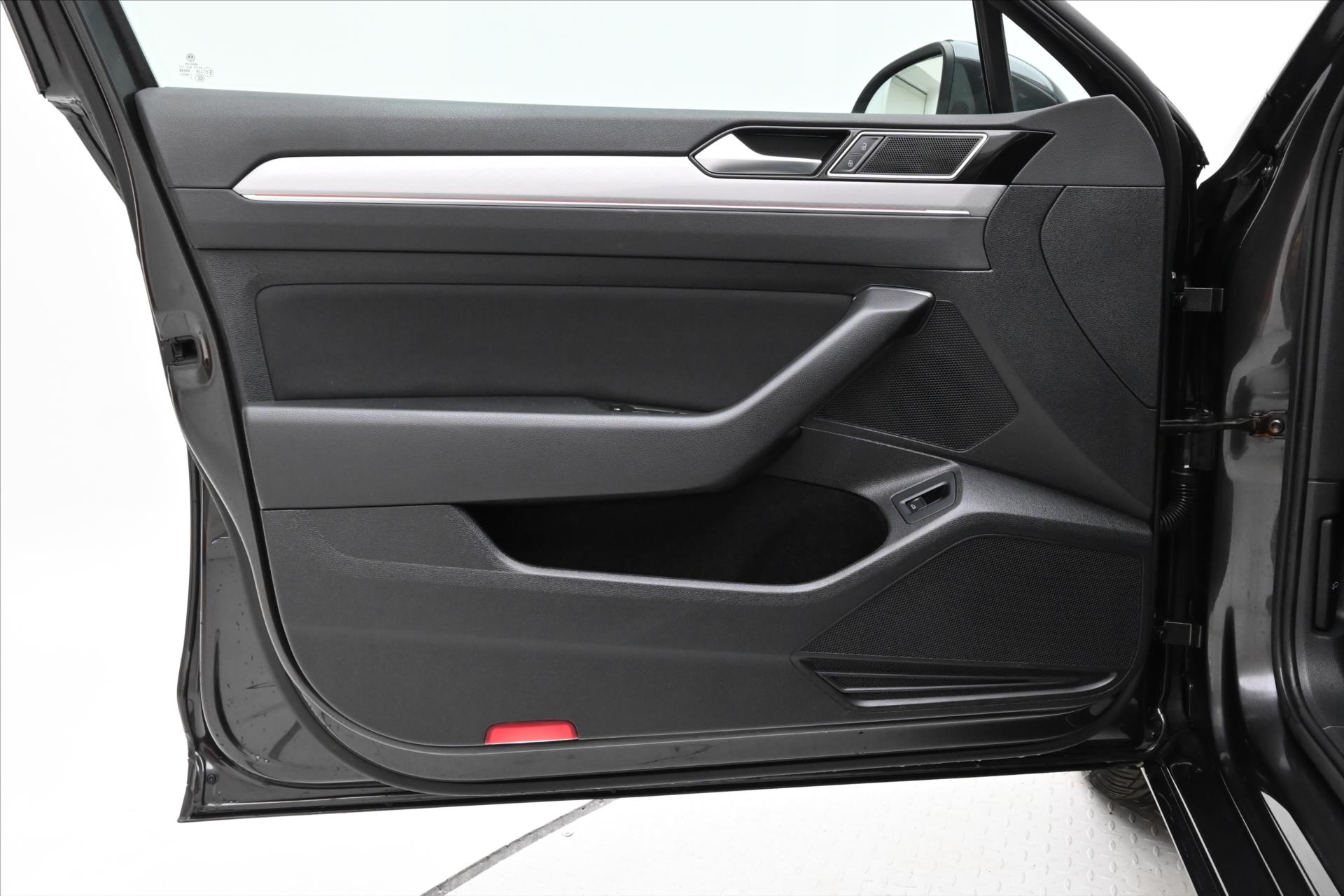 Main photo of the car Volkswagen Passat 2.0 TDI 90 kW DSG Business Warranty up to 5 years (26)