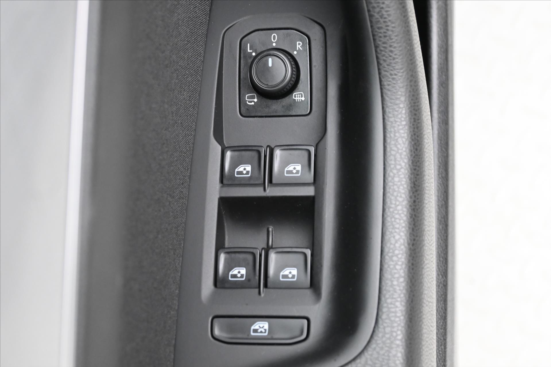 Main photo of the car Volkswagen Passat 2.0 TDI 90 kW DSG Business Warranty up to 5 years (27)