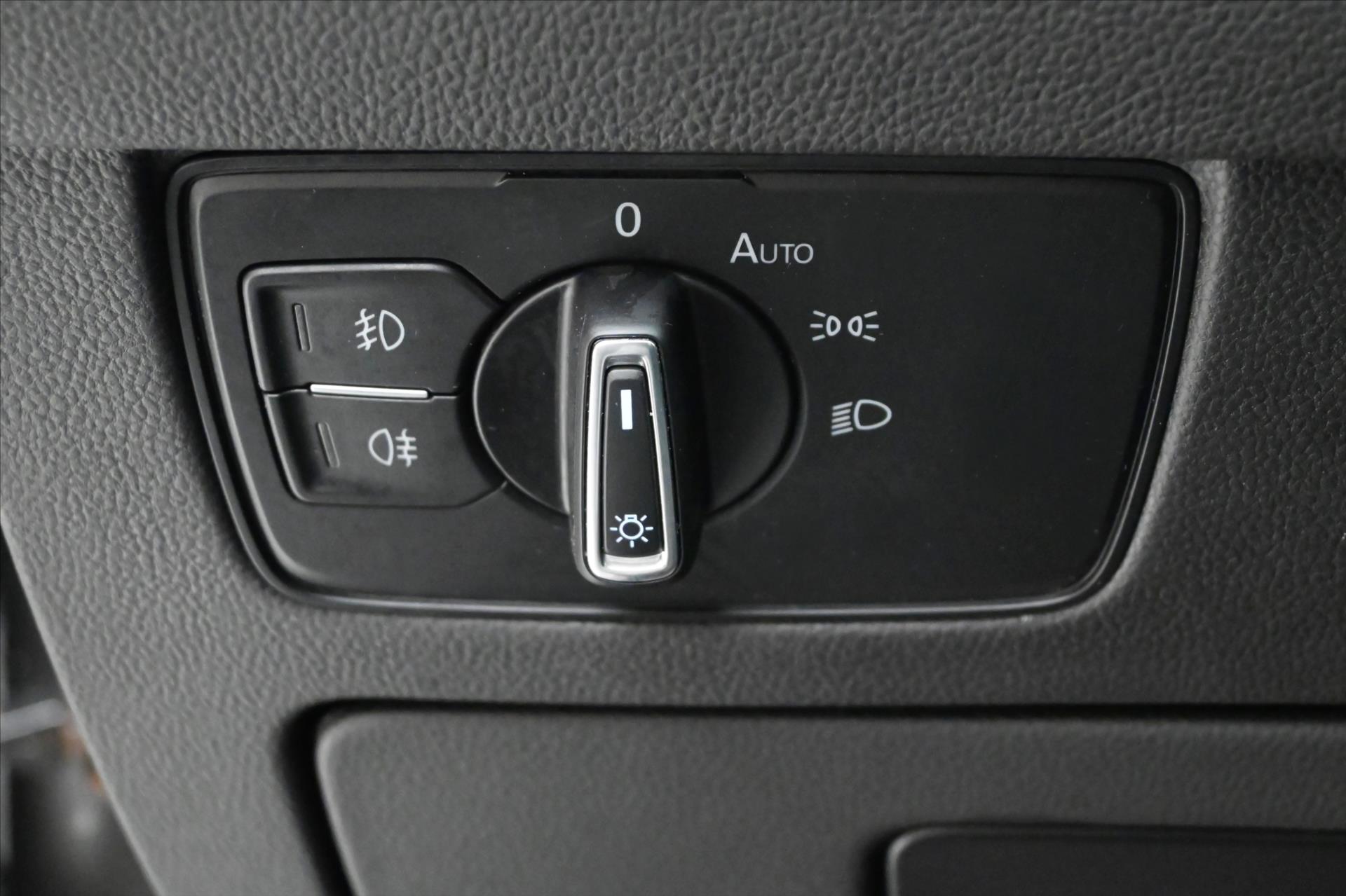 Main photo of the car Volkswagen Passat 2.0 TDI 90 kW DSG Business Warranty up to 5 years (28)