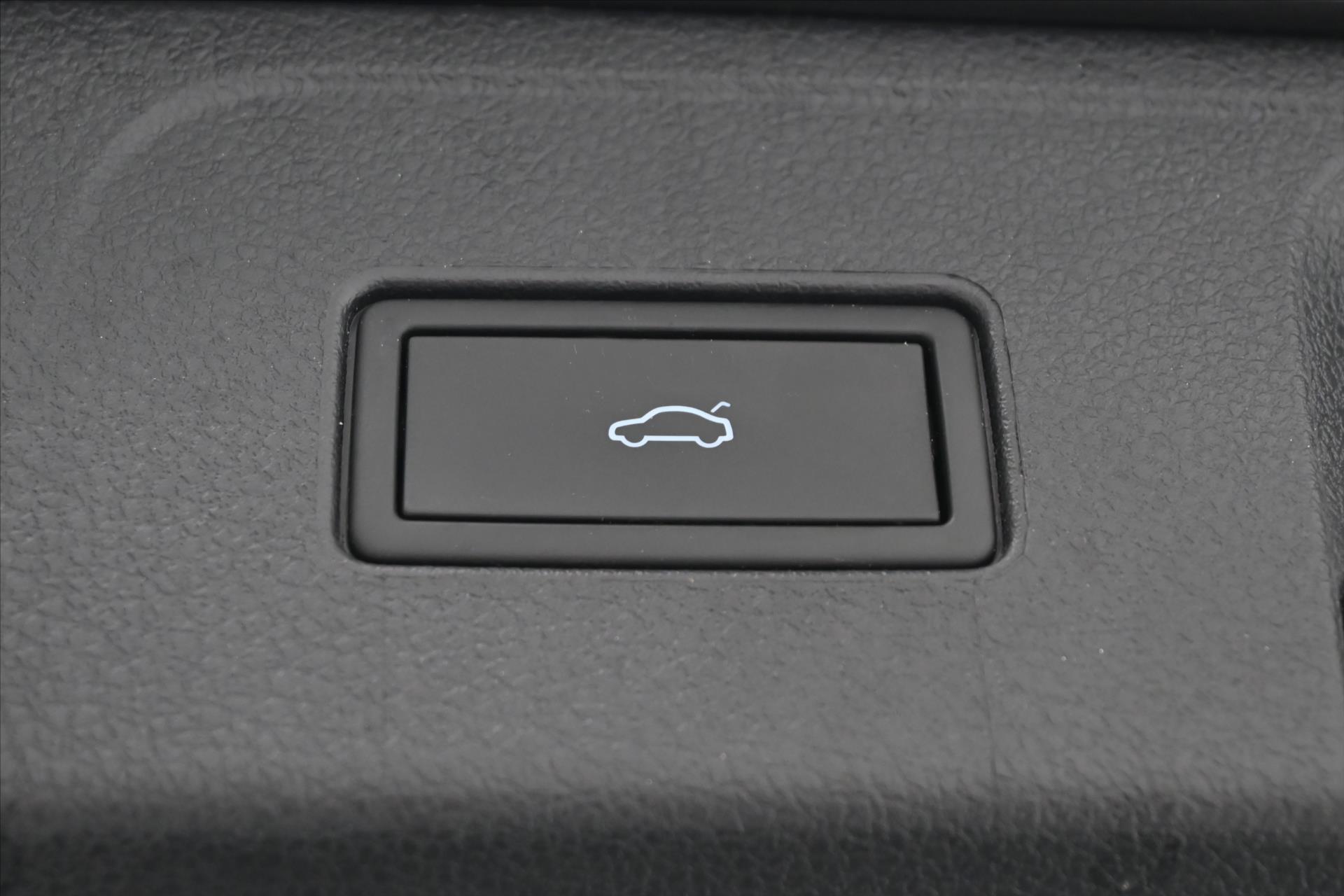 Main photo of the car Volkswagen Passat 2.0 TDI 90 kW DSG Business Warranty up to 5 years (30)