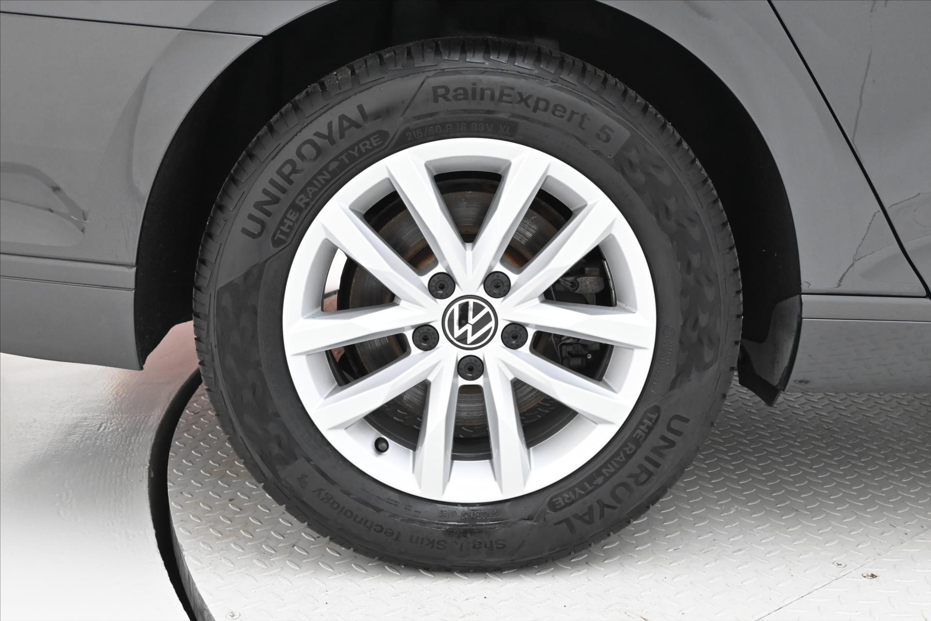 Main photo of the car Volkswagen Passat 2.0 TDI 90 kW DSG Business Warranty up to 5 years (33)