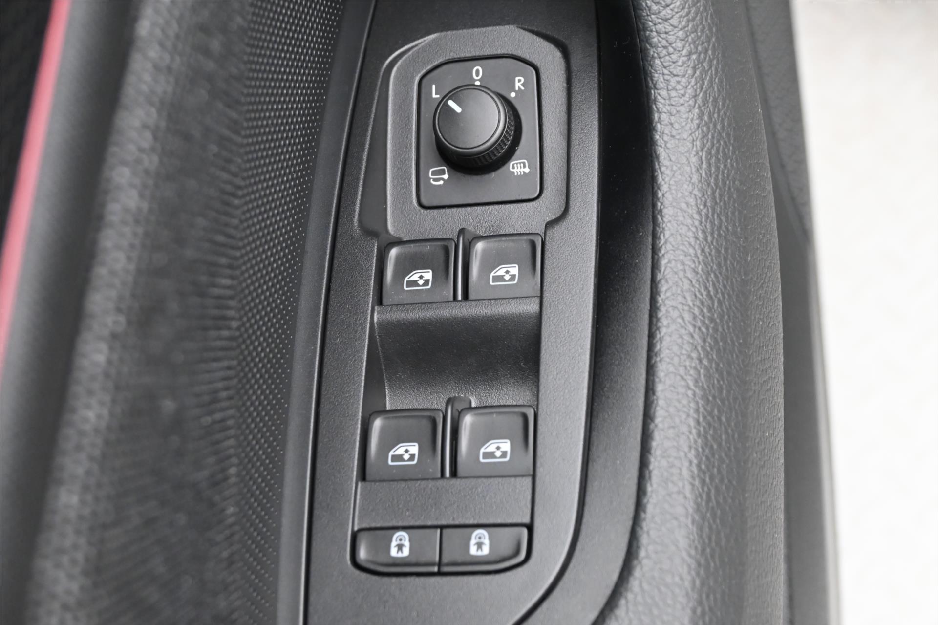 Hlavní fotografie vozu Škoda Kodiaq 1,5 TSI 110 kW DSG Selection Záruka až 5 let (29)