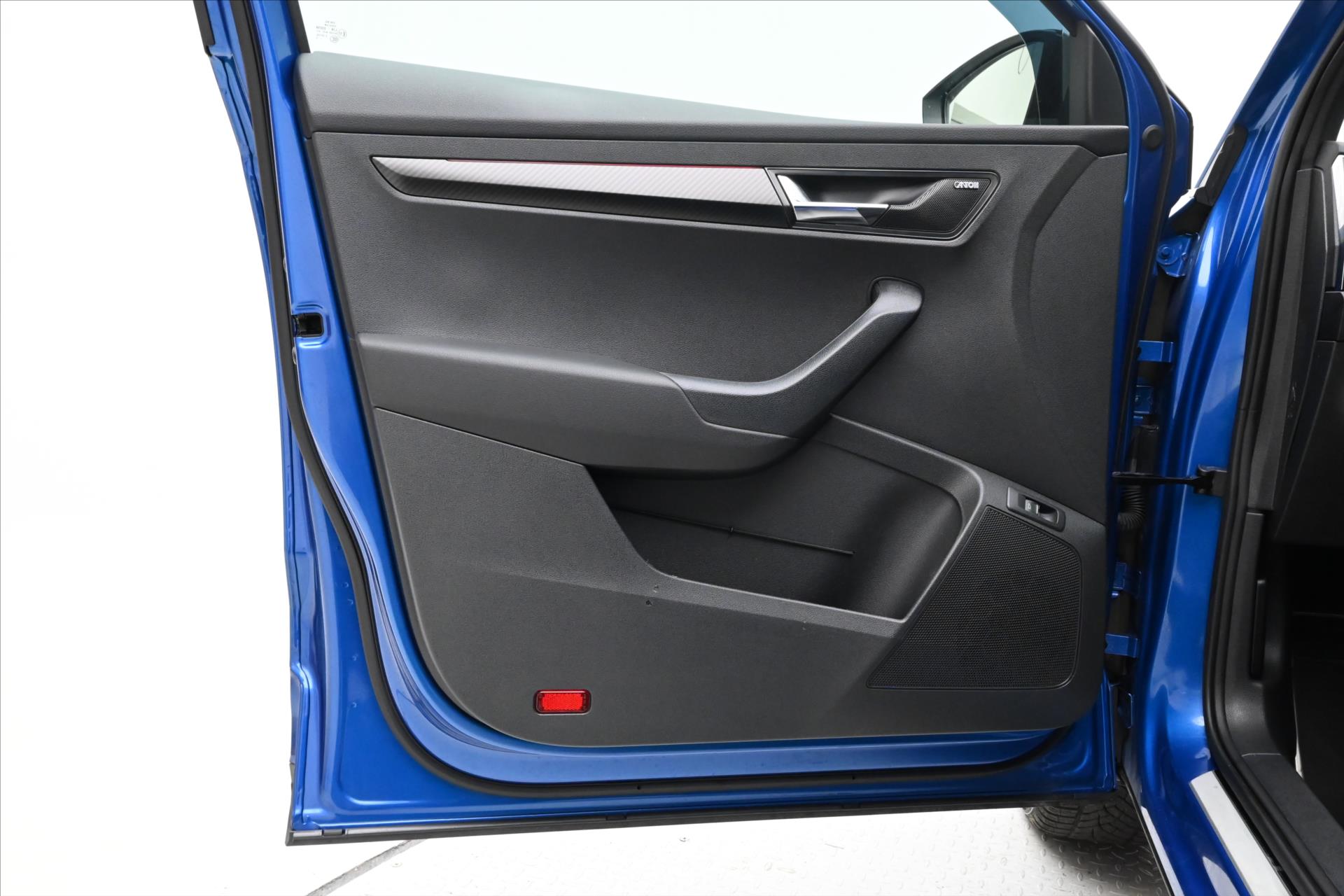 Hlavní fotografie vozu Škoda Karoq 1,5 TSI 110kW SPORTLINE Záruka až 5 let (28)