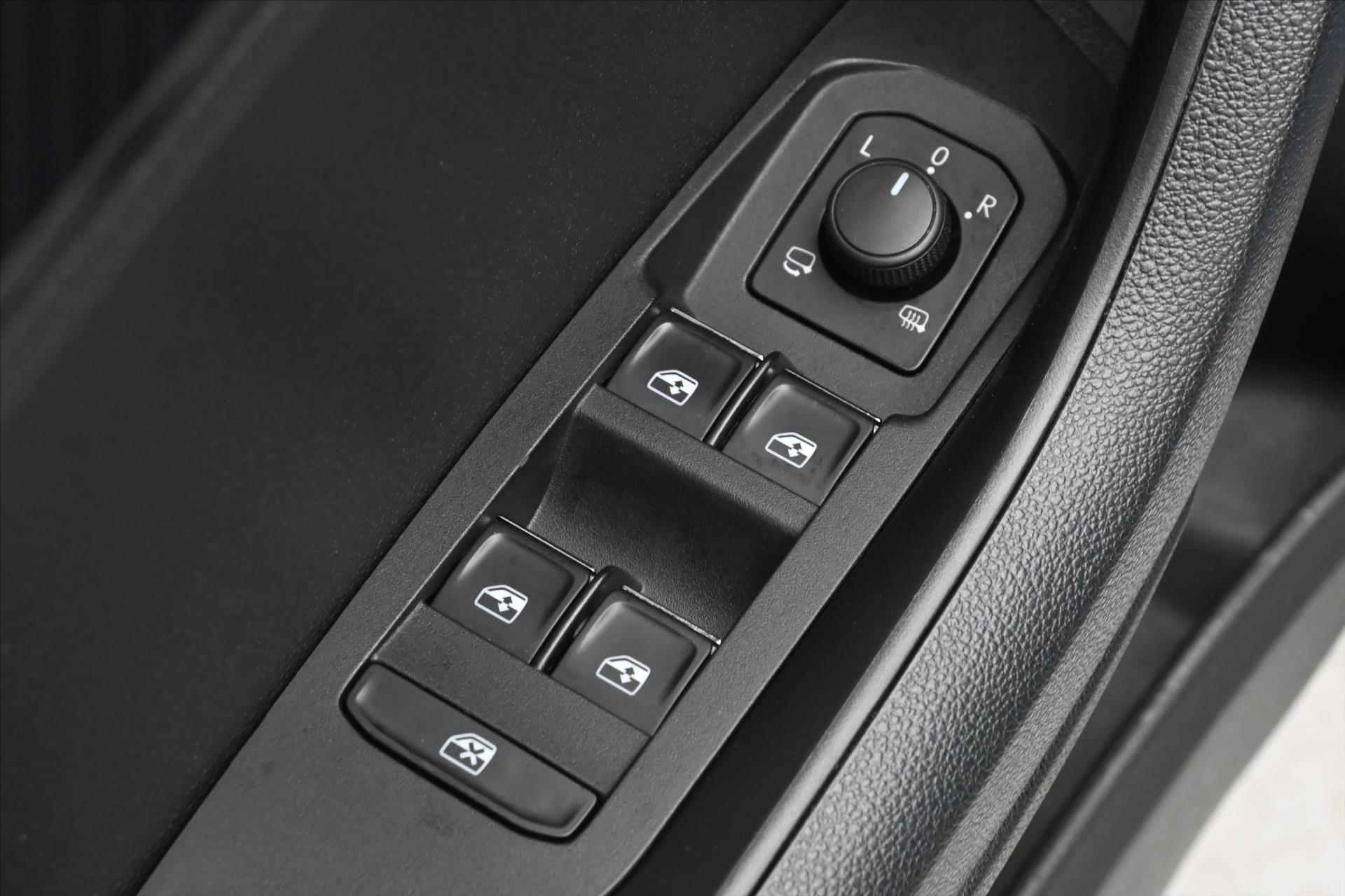 Hlavní fotografie vozu Škoda Karoq 1,5 TSI 110kW SPORTLINE Záruka až 5 let (29)