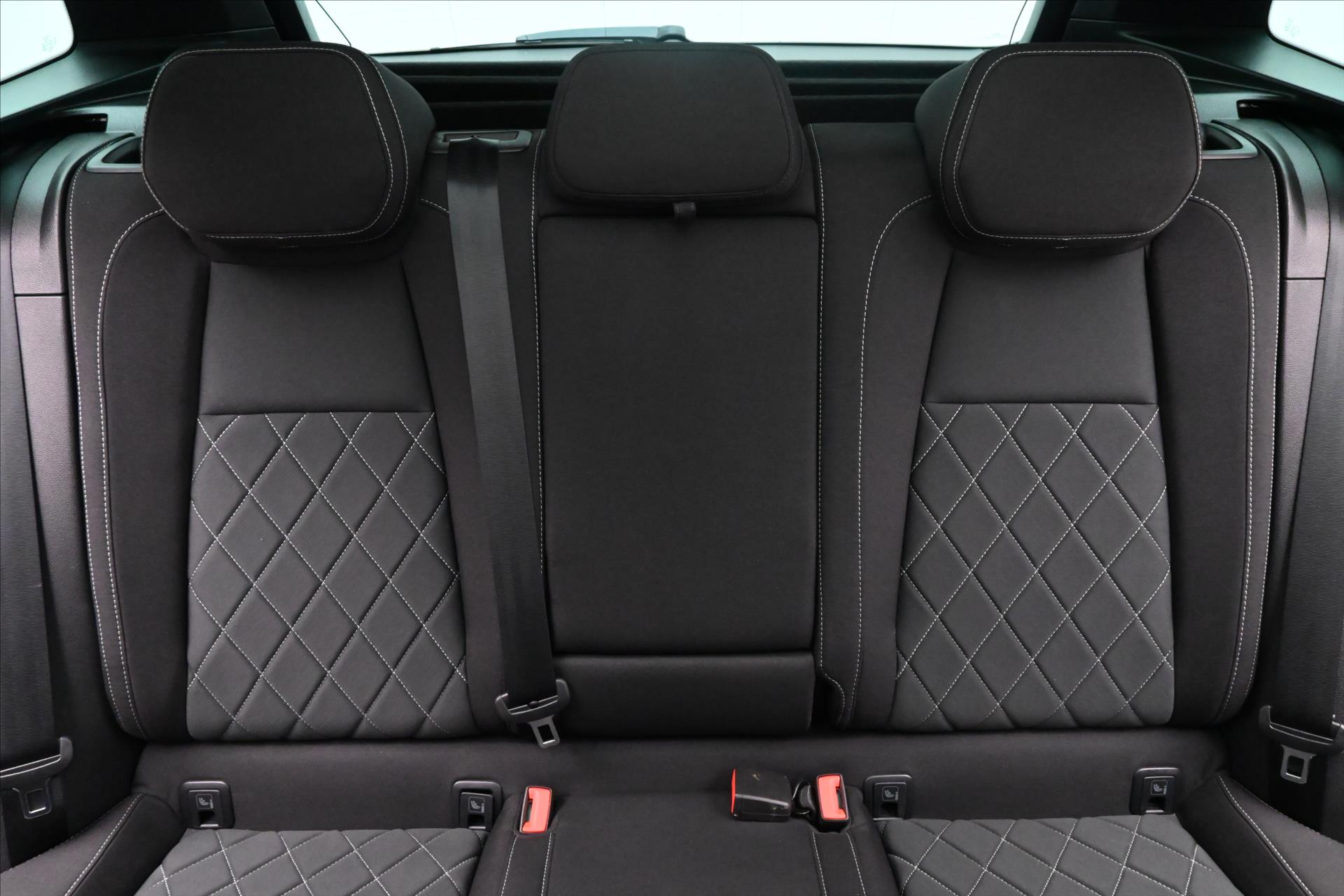 Hlavní fotografie vozu Škoda Karoq 1,5 TSI 110kW SPORTLINE Záruka až 5 let (31)