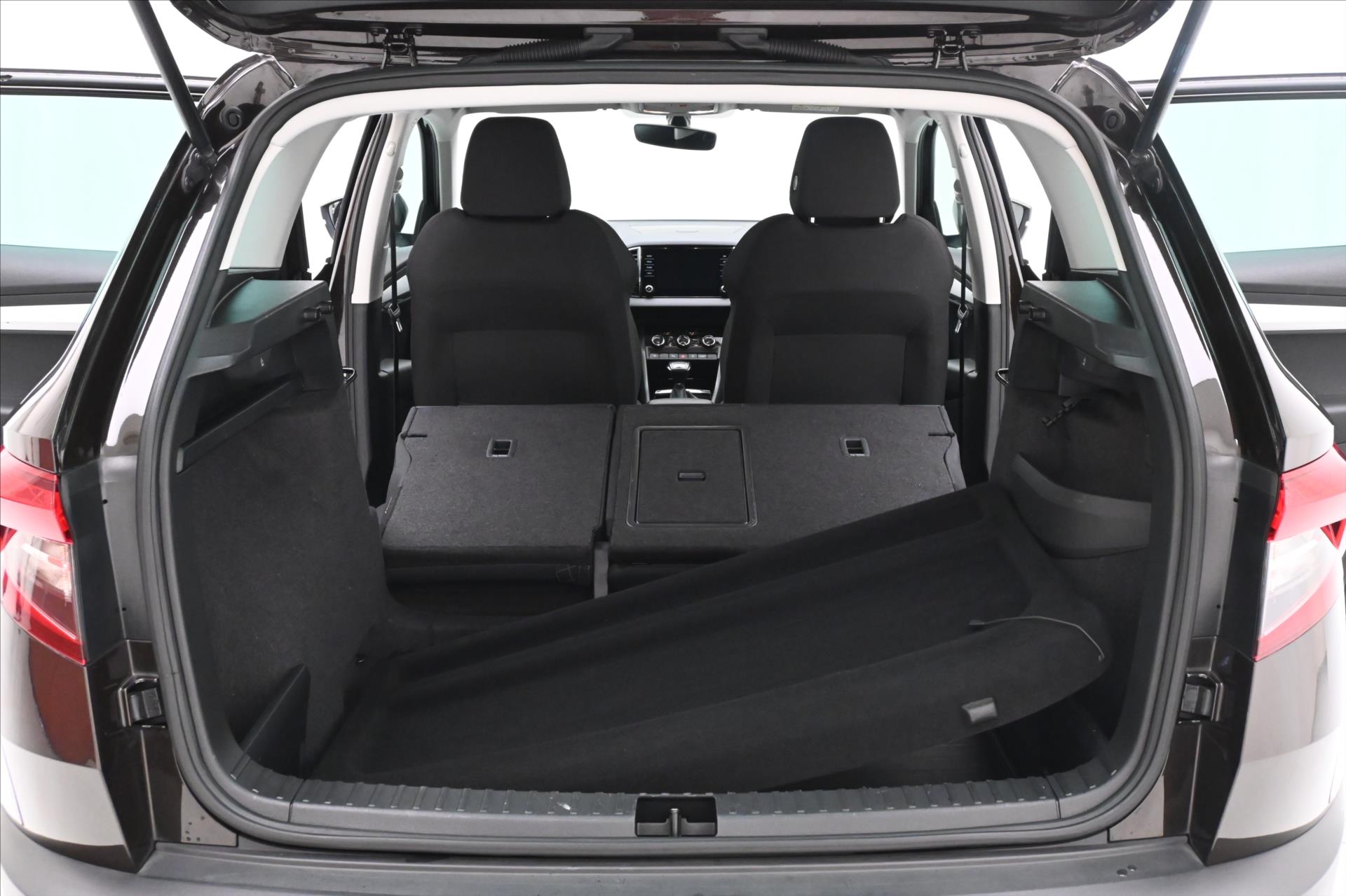 Hlavní fotografie vozu Škoda Karoq 1,5 TSI 110 kW DSG Business Záruka až 5 let (12)