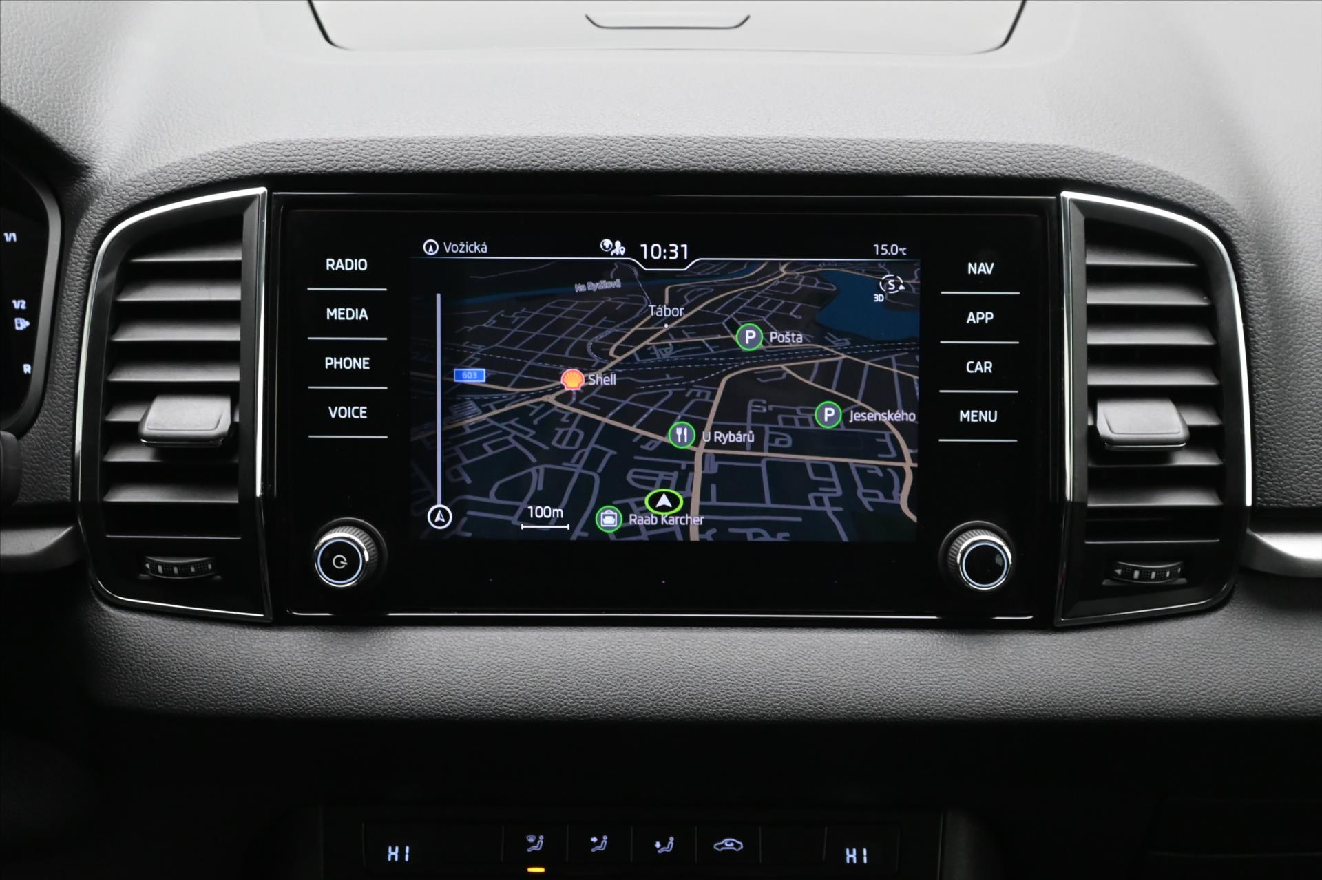 Hlavní fotografie vozu Škoda Karoq 1,5 TSI 110 kW DSG Business Záruka až 5 let (21)