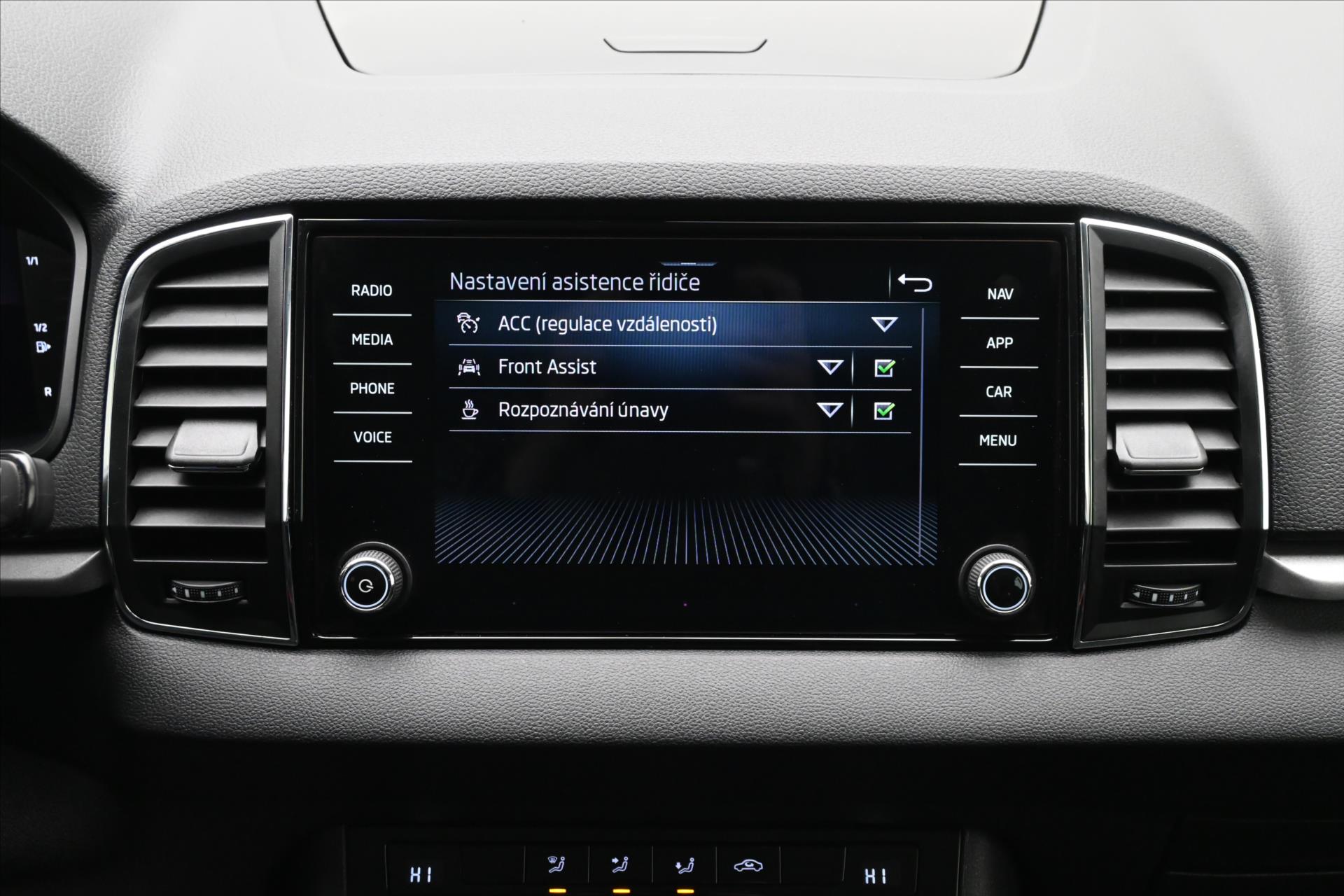 Hlavní fotografie vozu Škoda Karoq 1,5 TSI 110 kW DSG Business Záruka až 5 let (22)