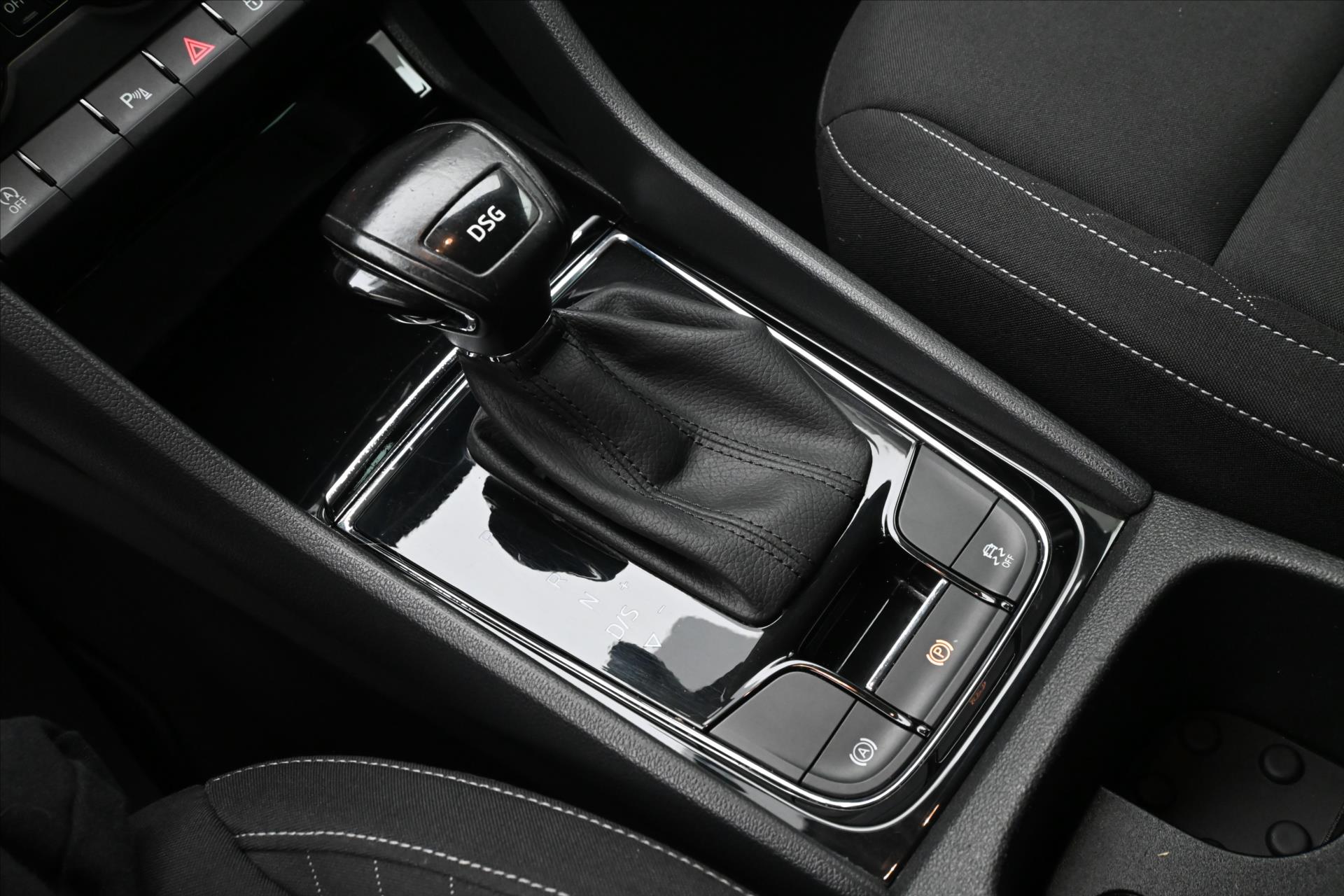 Hlavní fotografie vozu Škoda Karoq 1,5 TSI 110 kW DSG Business Záruka až 5 let (24)