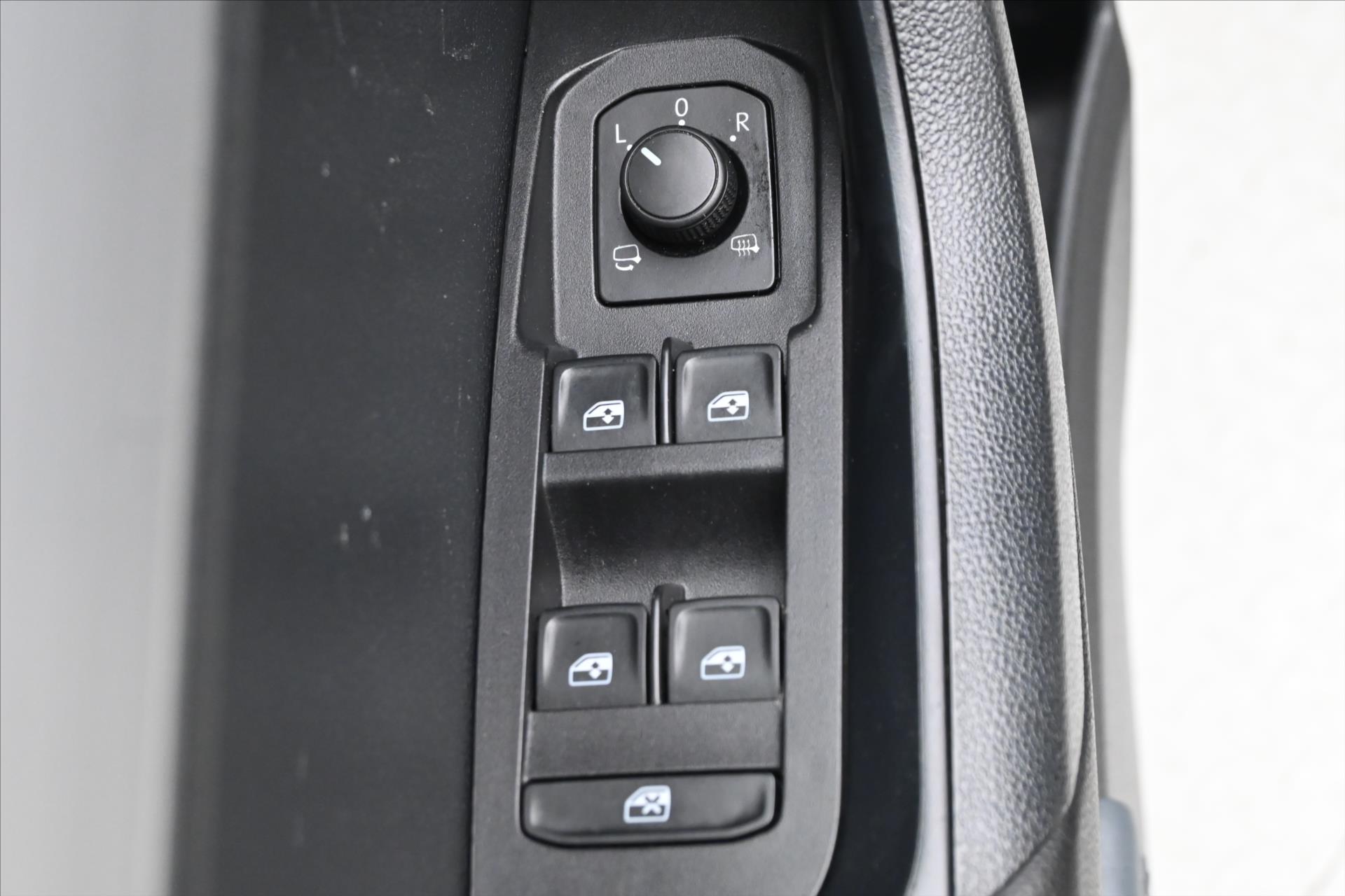 Hlavní fotografie vozu Škoda Karoq 1,5 TSI 110 kW DSG Business Záruka až 5 let (26)