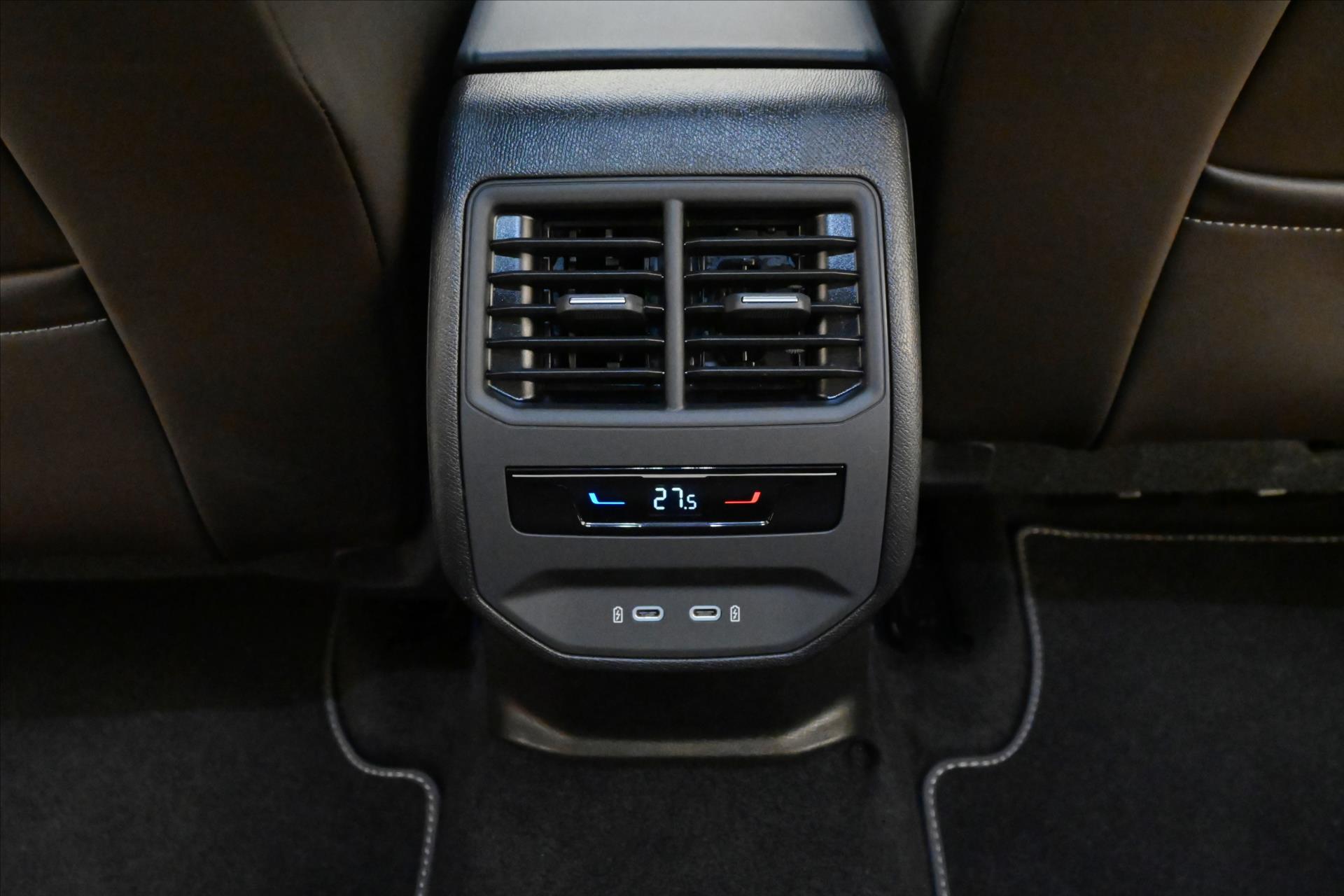 Hlavní fotografie vozu Seat Leon 2,0 TDI 110 kW DSG Style Záruka až 5 let (23)