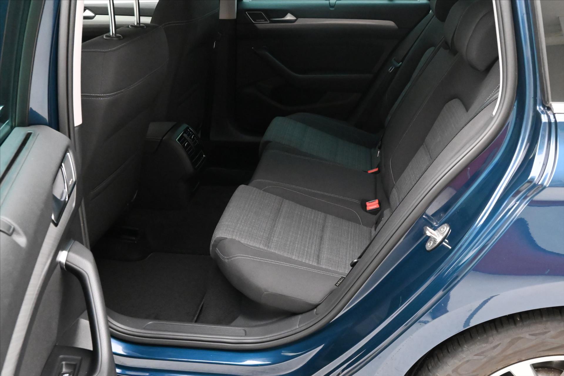 Hlavní fotografie vozu Volkswagen Passat 2,0 TDI 110 kW DSG Business ZÁRUKA AŽ 5 LET (14)