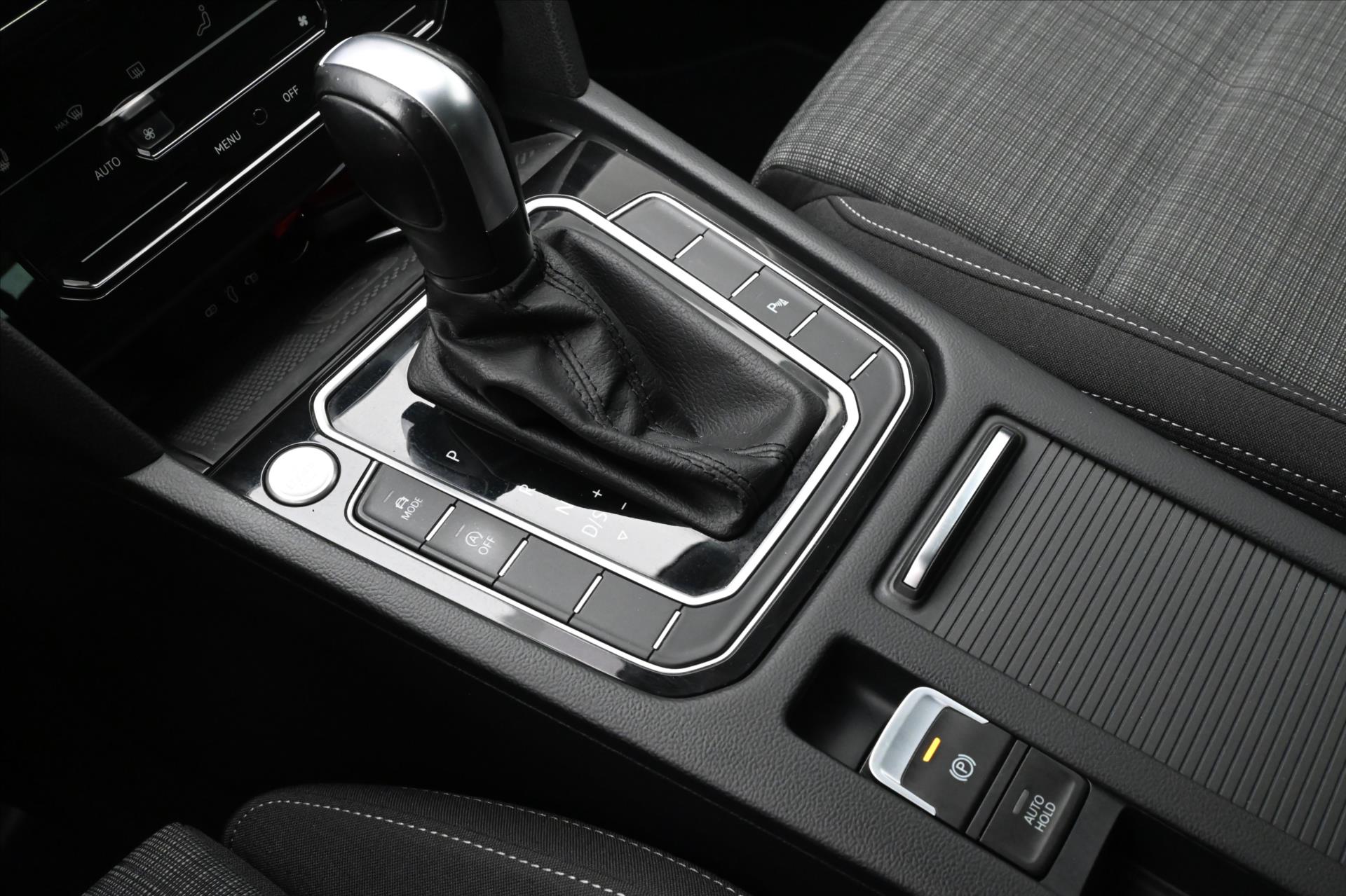 Hlavní fotografie vozu Volkswagen Passat 2,0 TDI 110 kW DSG Business ZÁRUKA AŽ 5 LET (24)